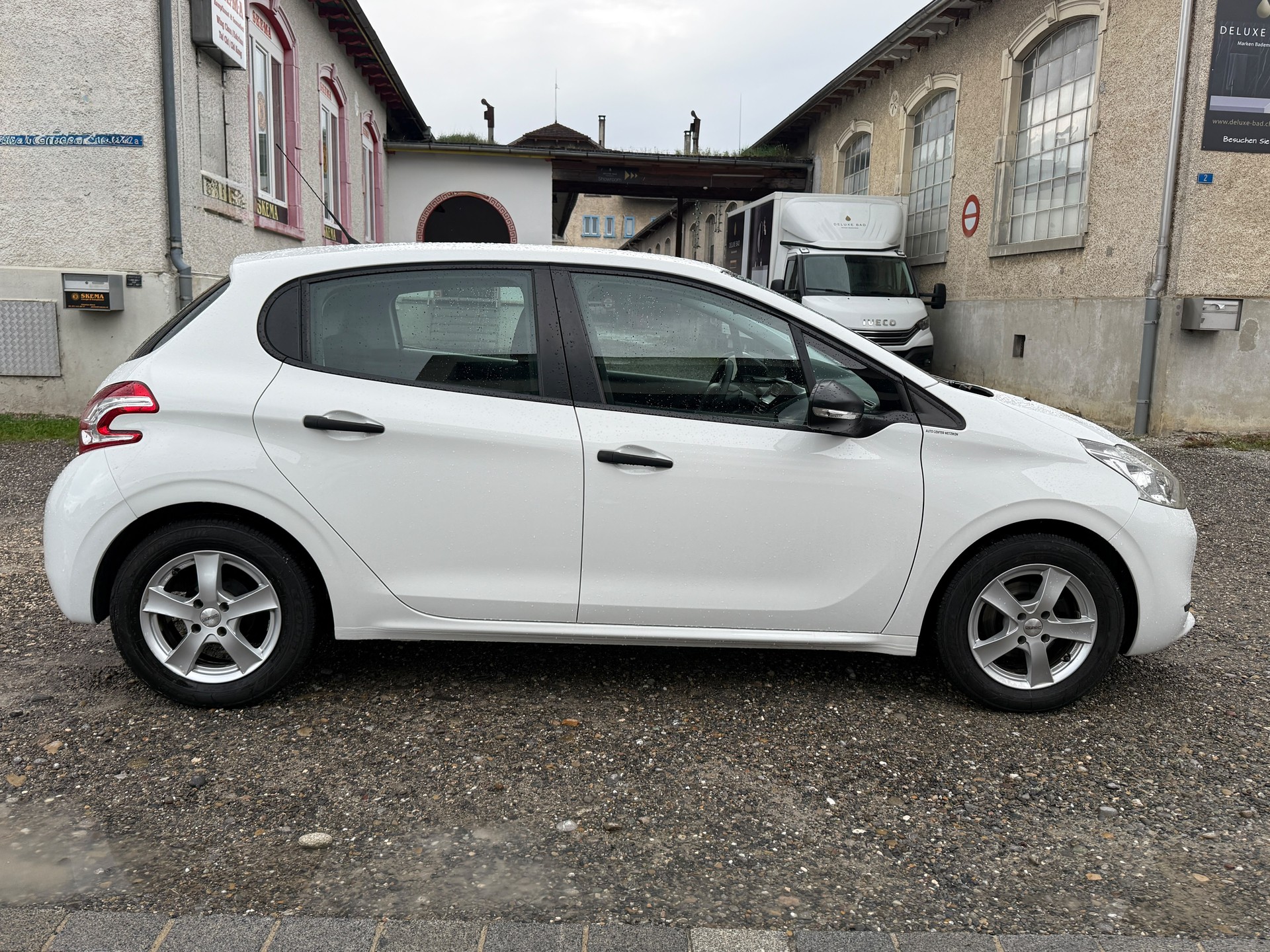 PEUGEOT 208 1.2 VTI Active-image-1