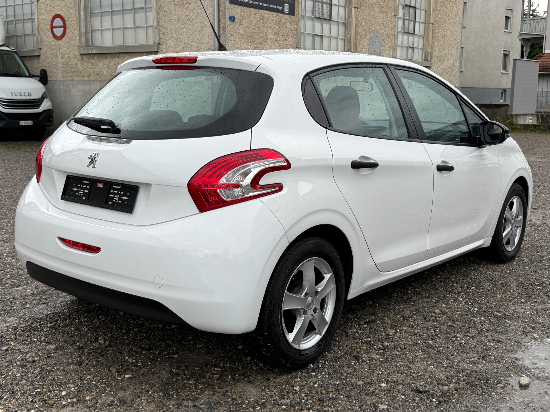 PEUGEOT 208 1.2 VTI Active-image-2