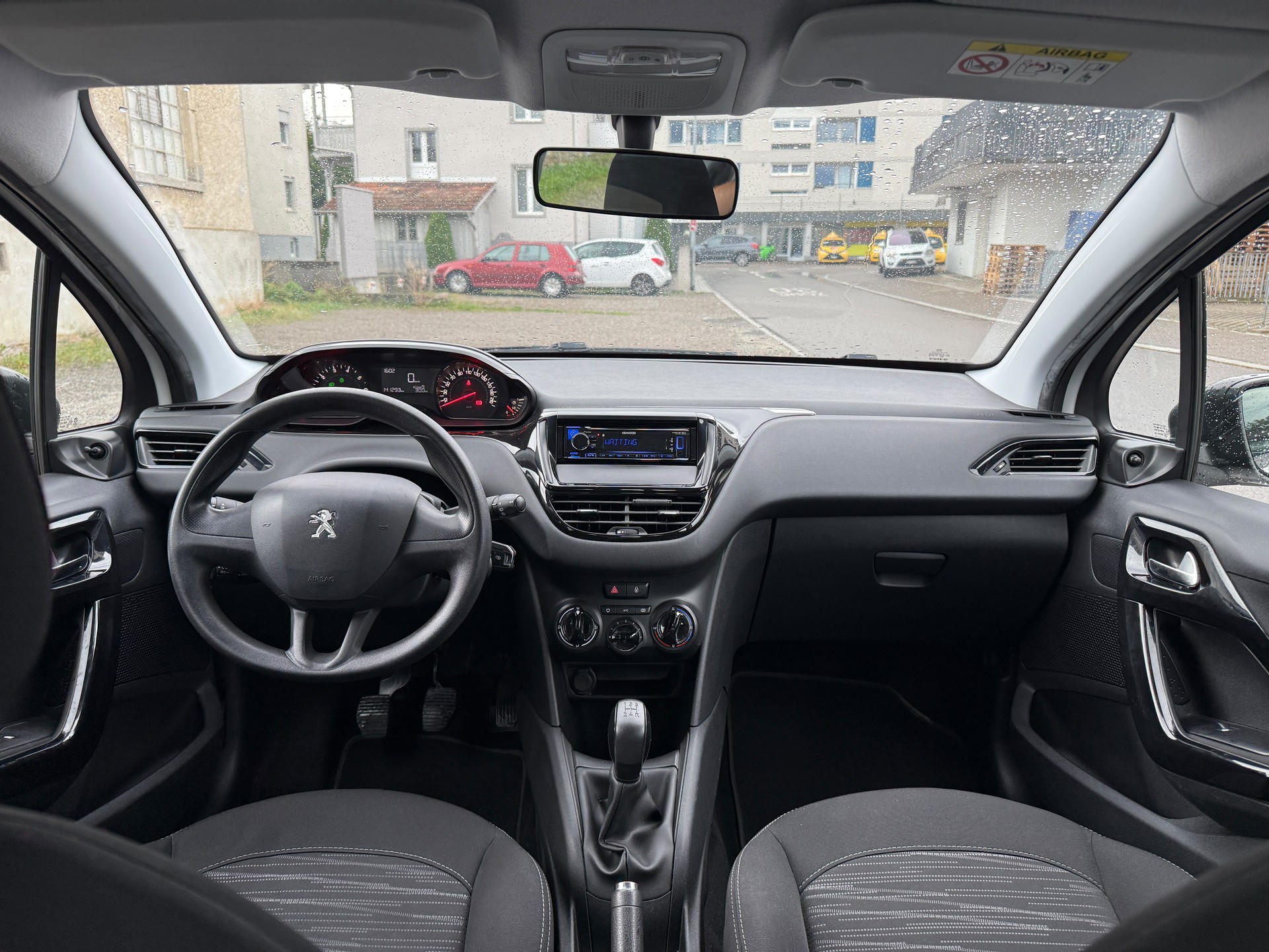 PEUGEOT 208 1.2 VTI Active-image-10