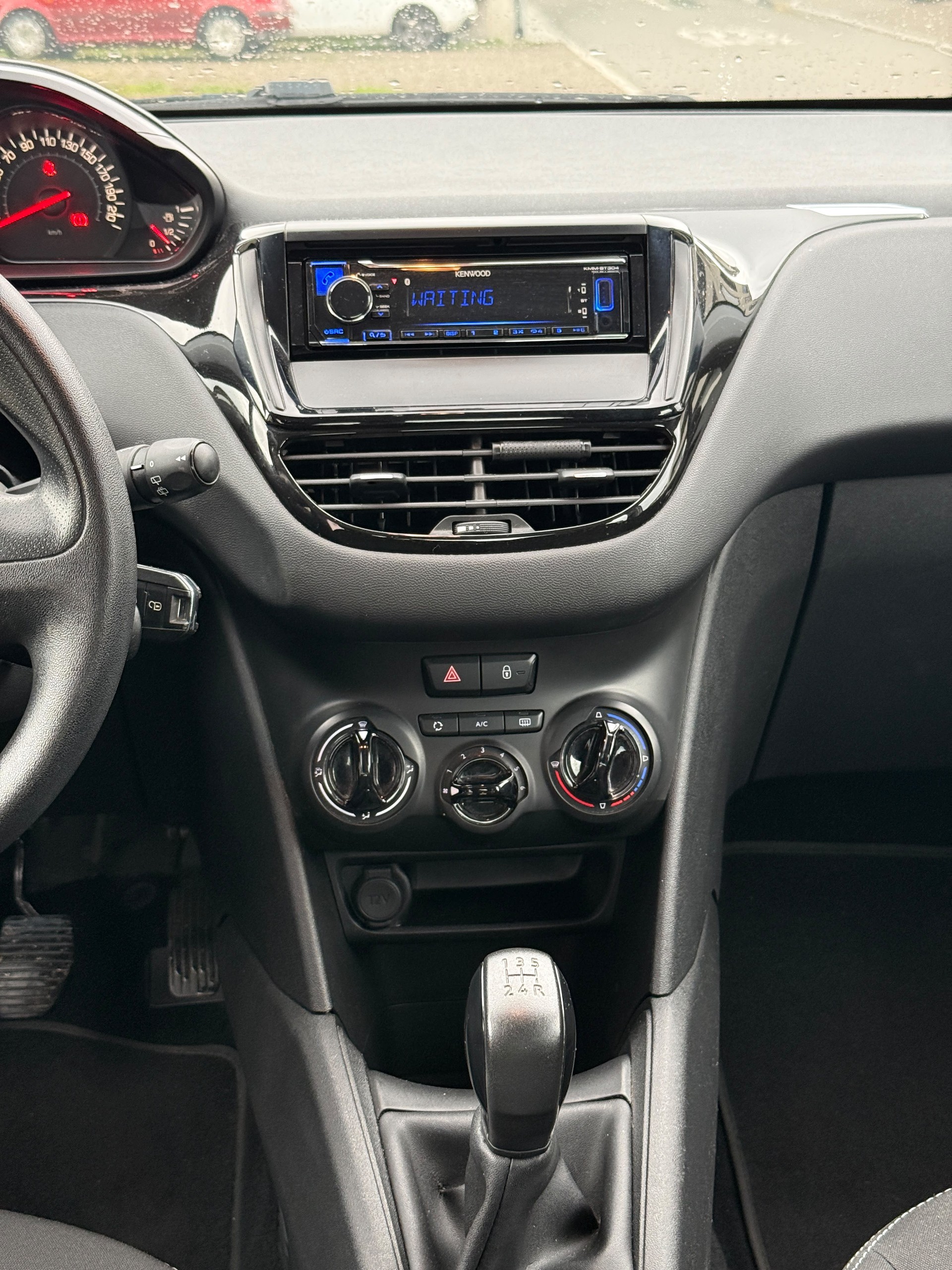 PEUGEOT 208 1.2 VTI Active-image-11