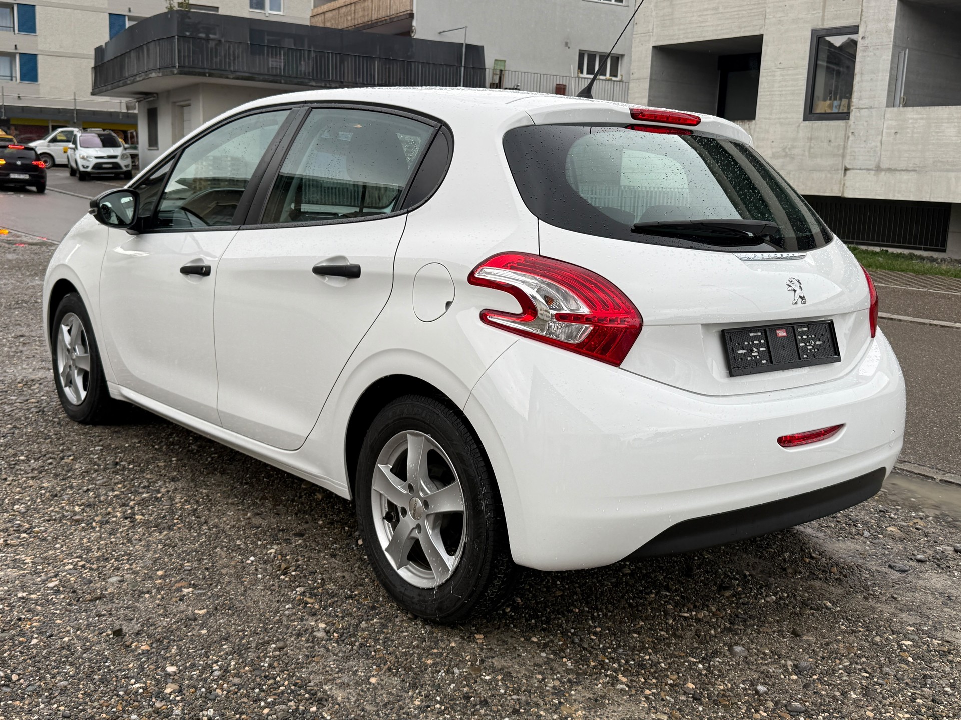 PEUGEOT 208 1.2 VTI Active-image-4