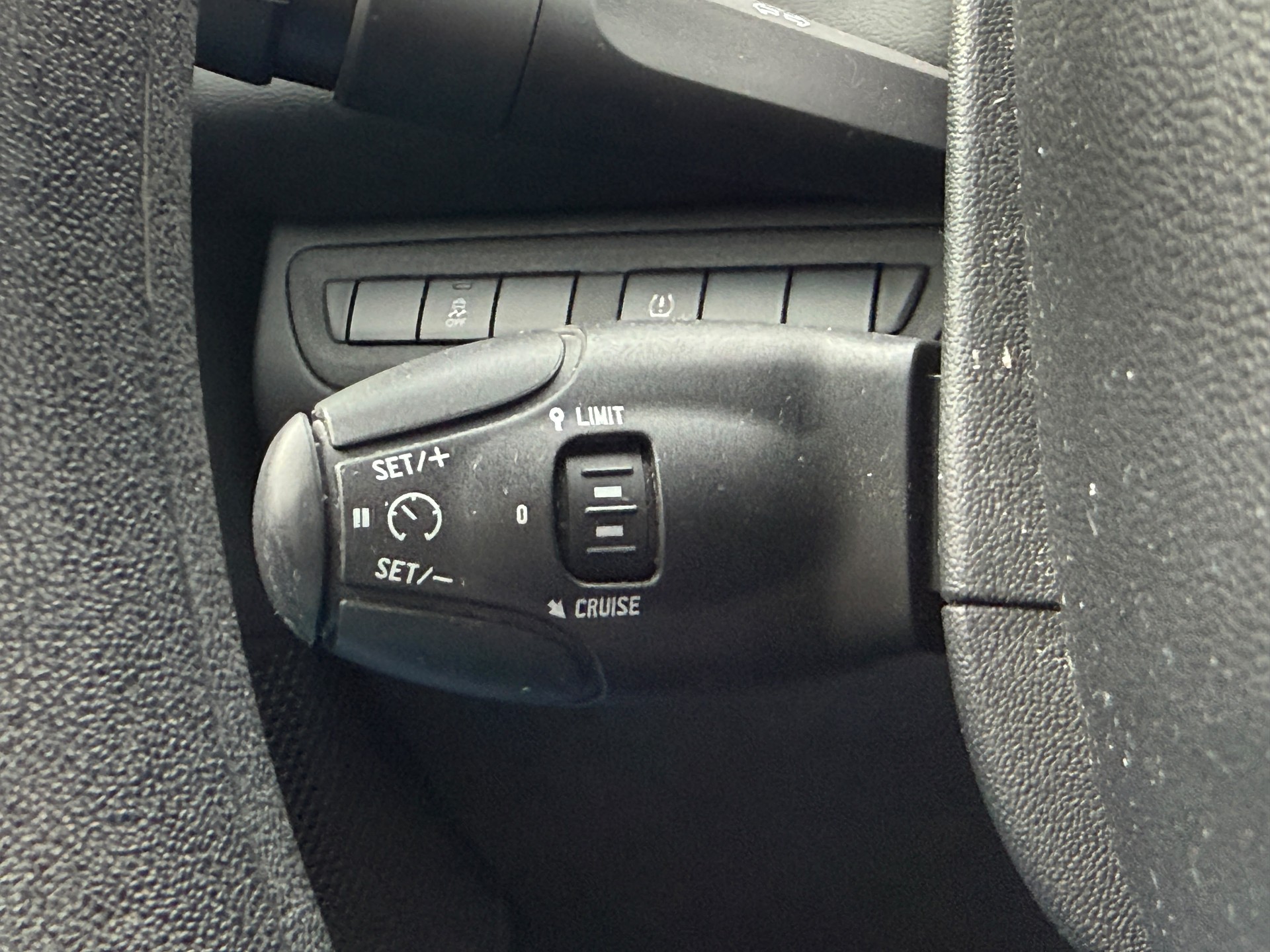 PEUGEOT 208 1.2 VTI Active-image-14