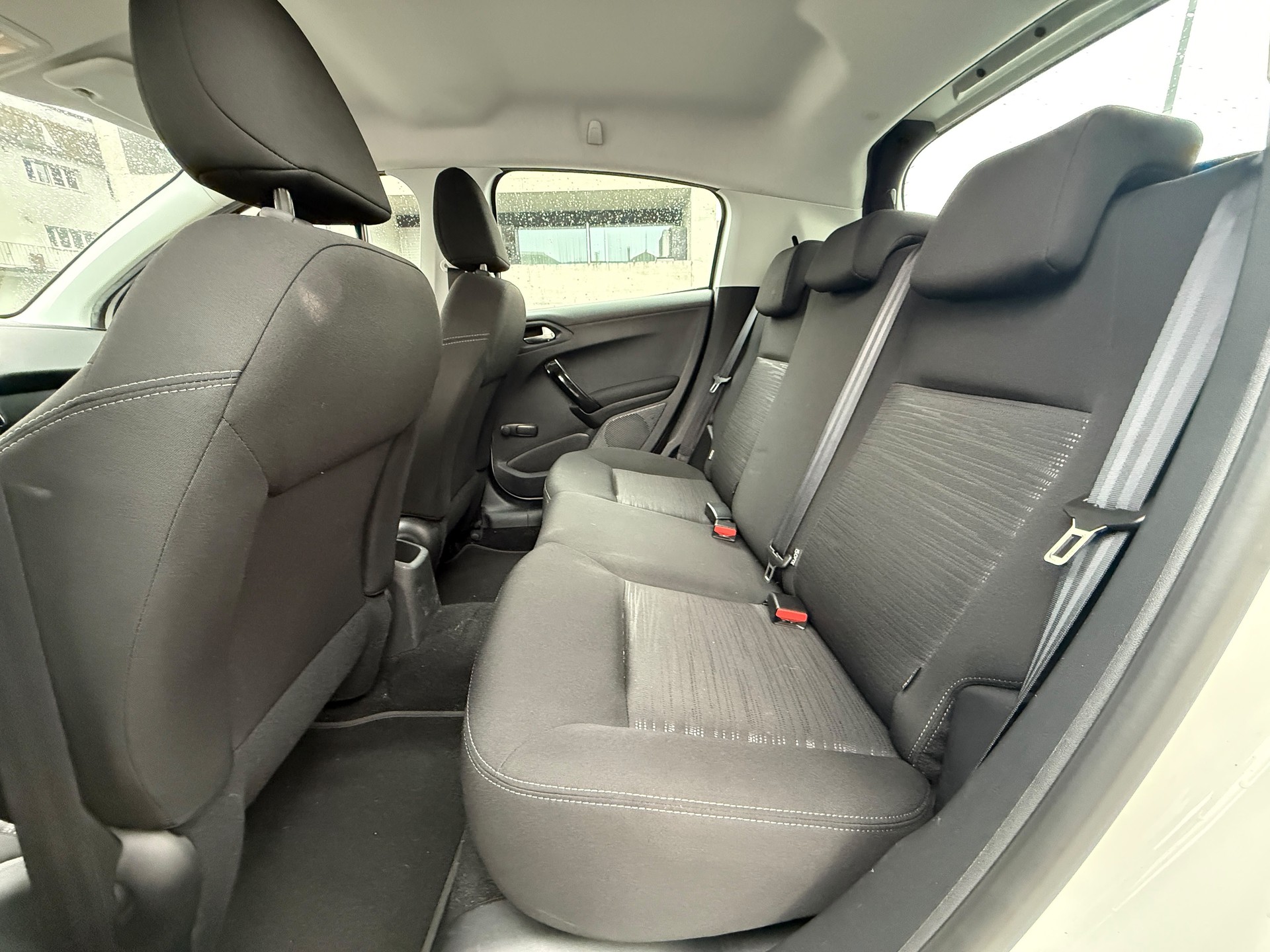 PEUGEOT 208 1.2 VTI Active-image-9