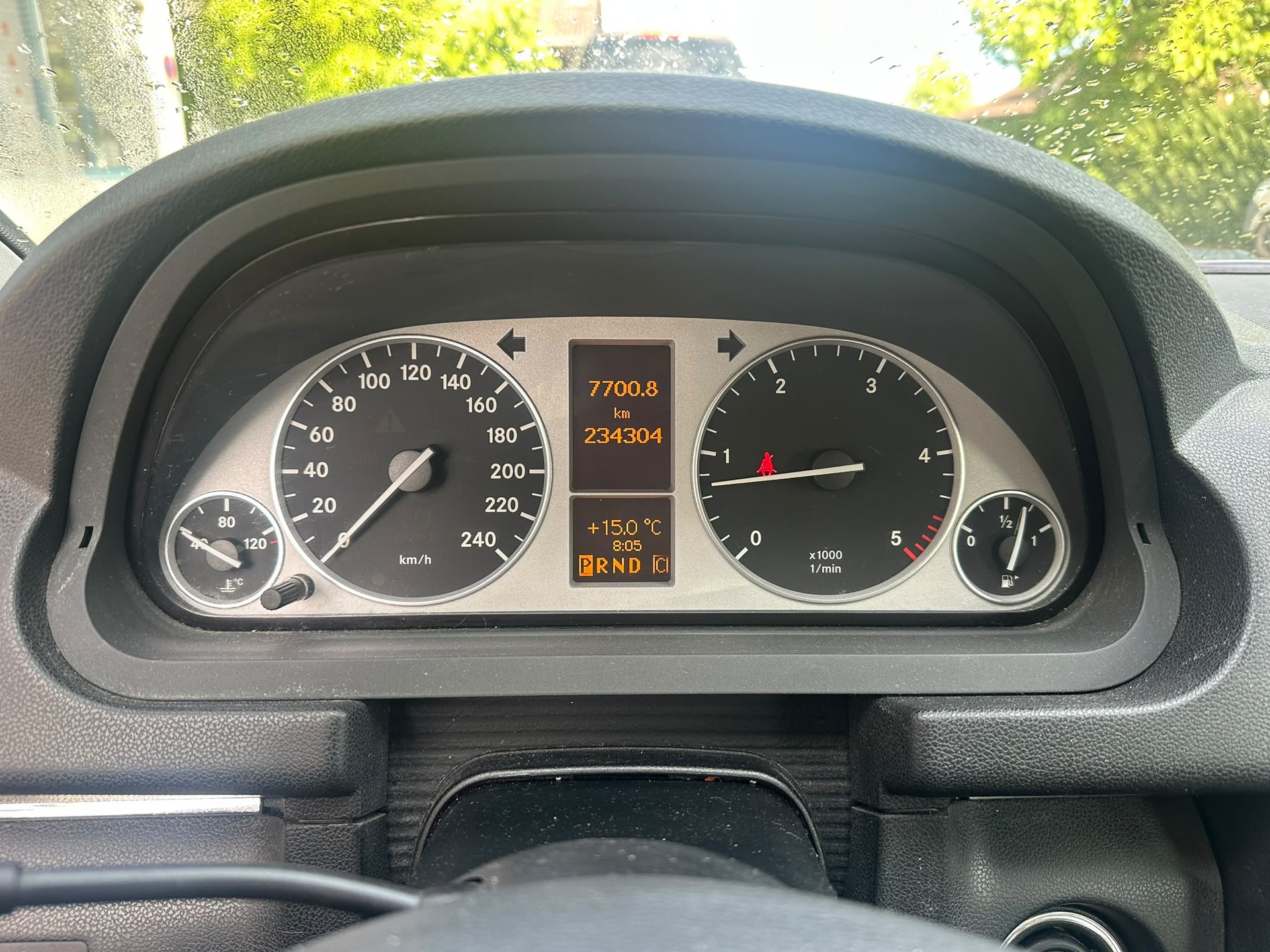 MERCEDES-BENZ B 180 CDI Autotronic-image-13