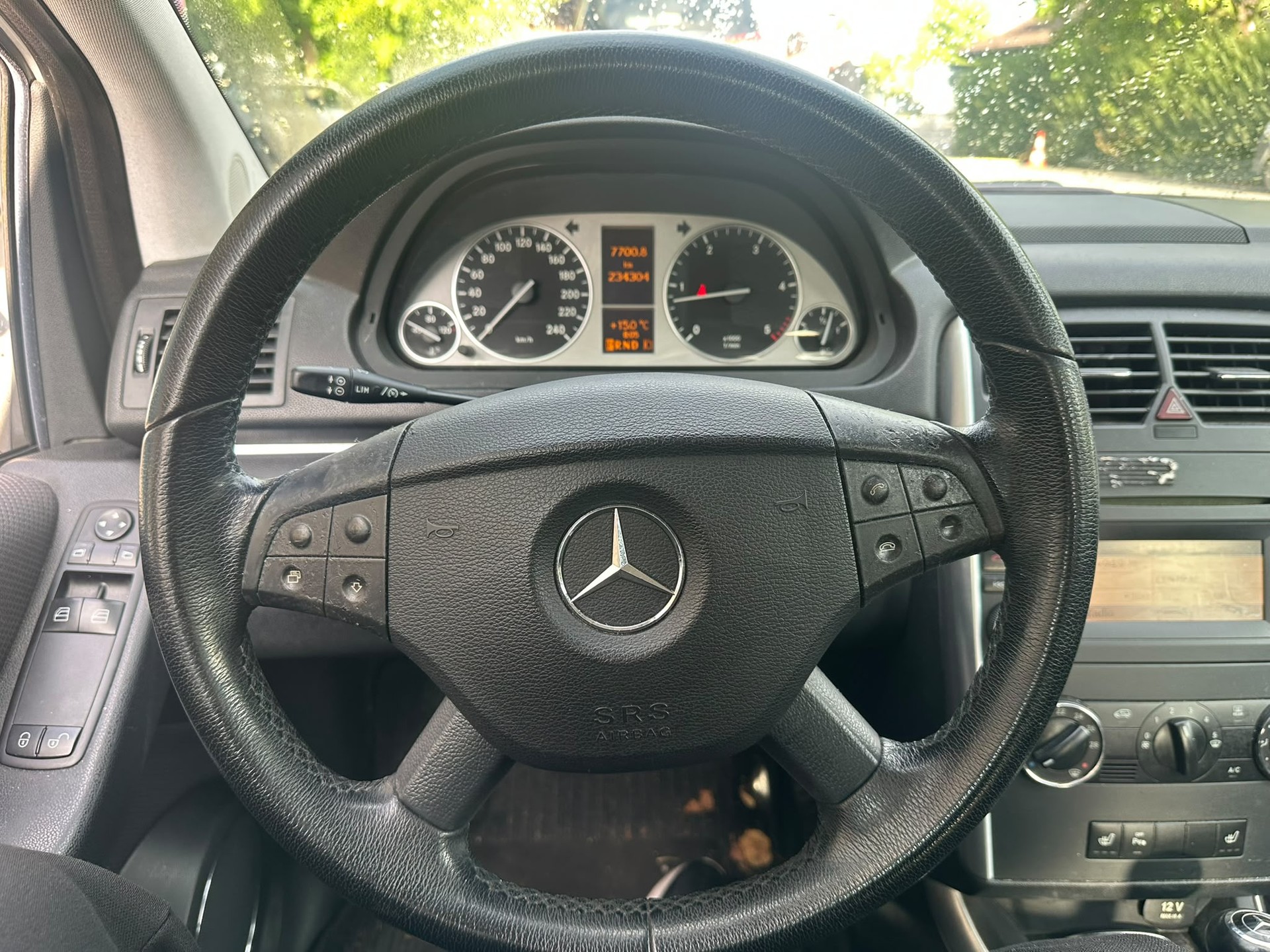 MERCEDES-BENZ B 180 CDI Autotronic-image-12