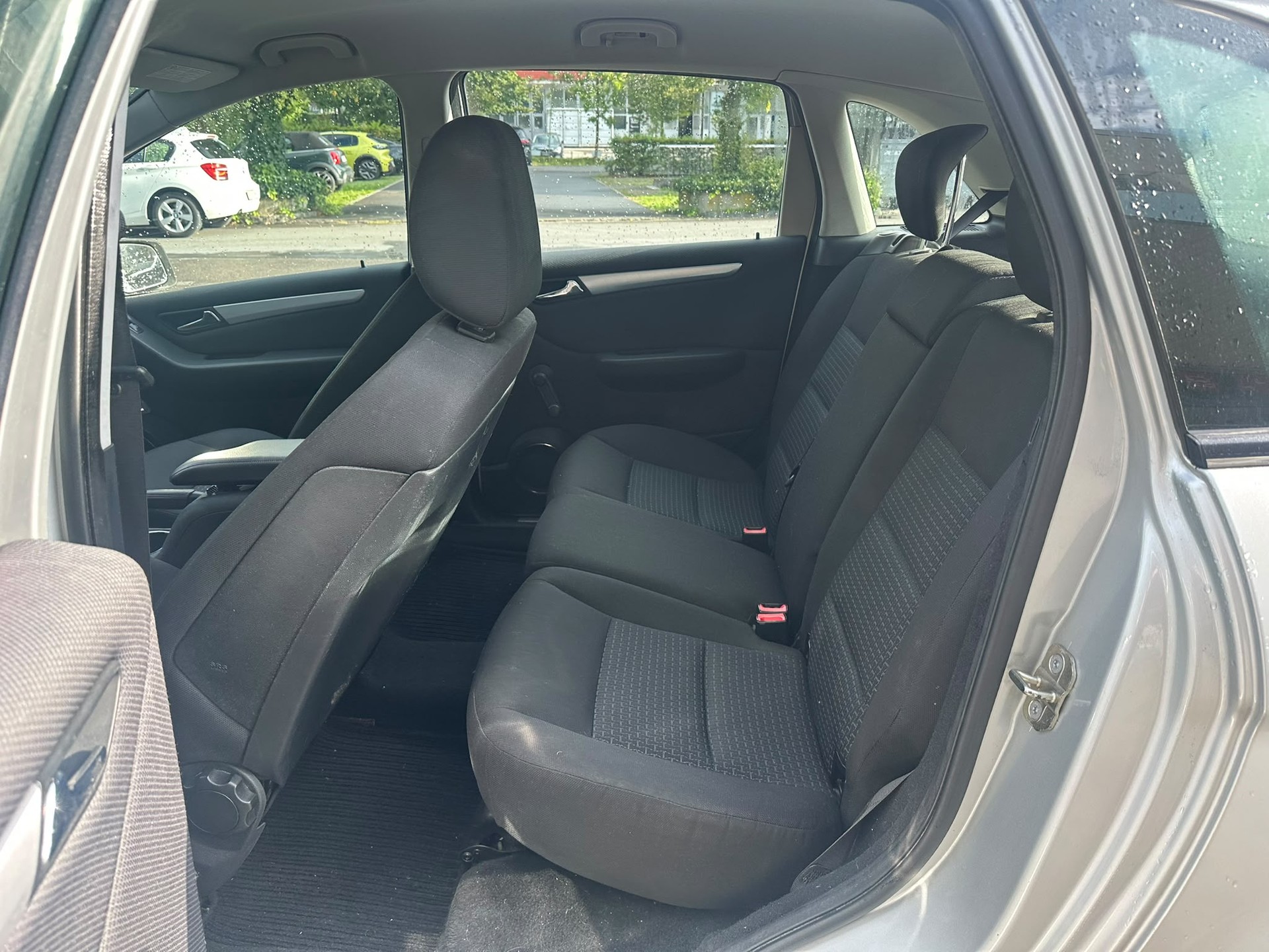 MERCEDES-BENZ B 180 CDI Autotronic-image-11