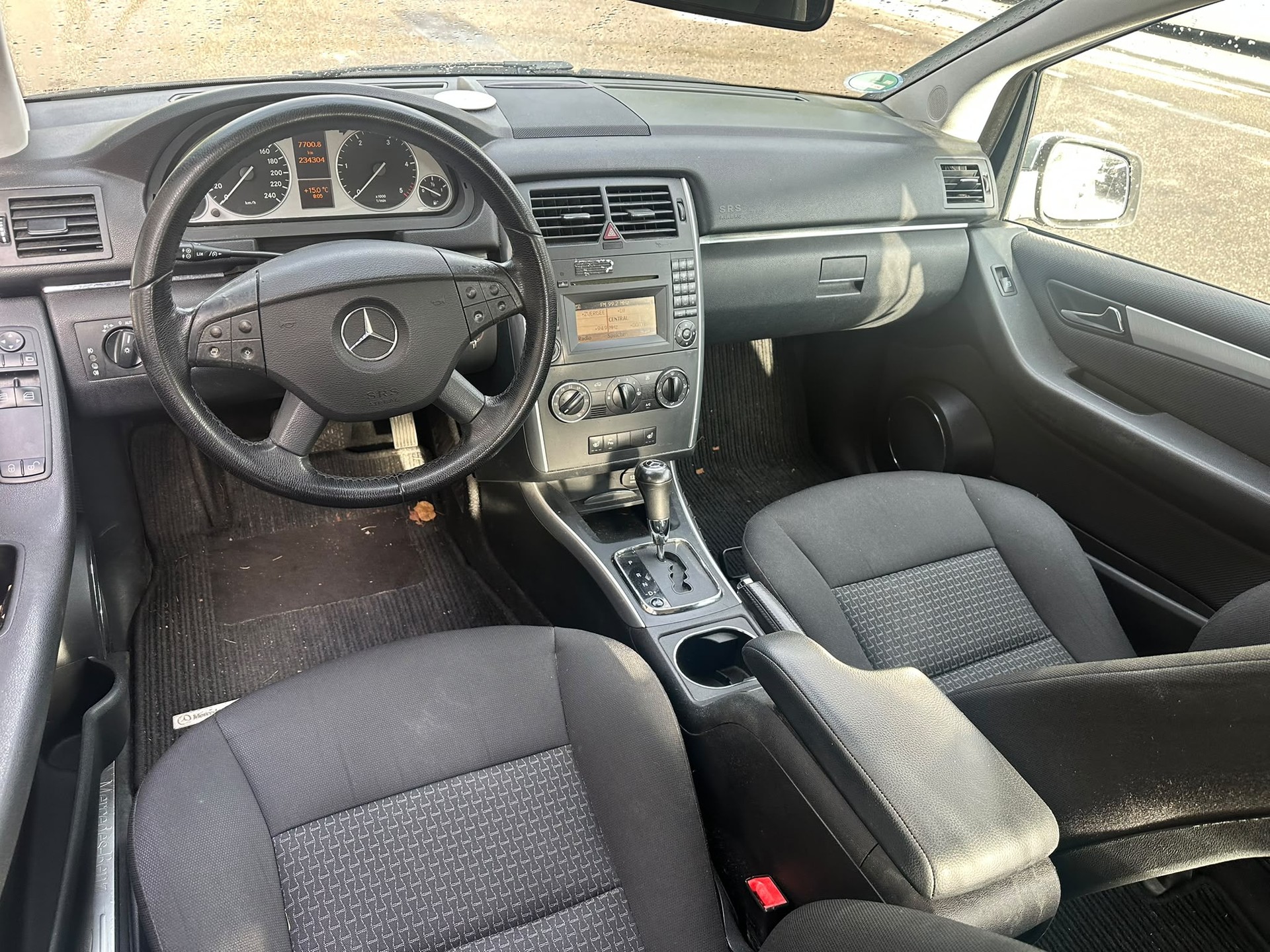 MERCEDES-BENZ B 180 CDI Autotronic-image-9