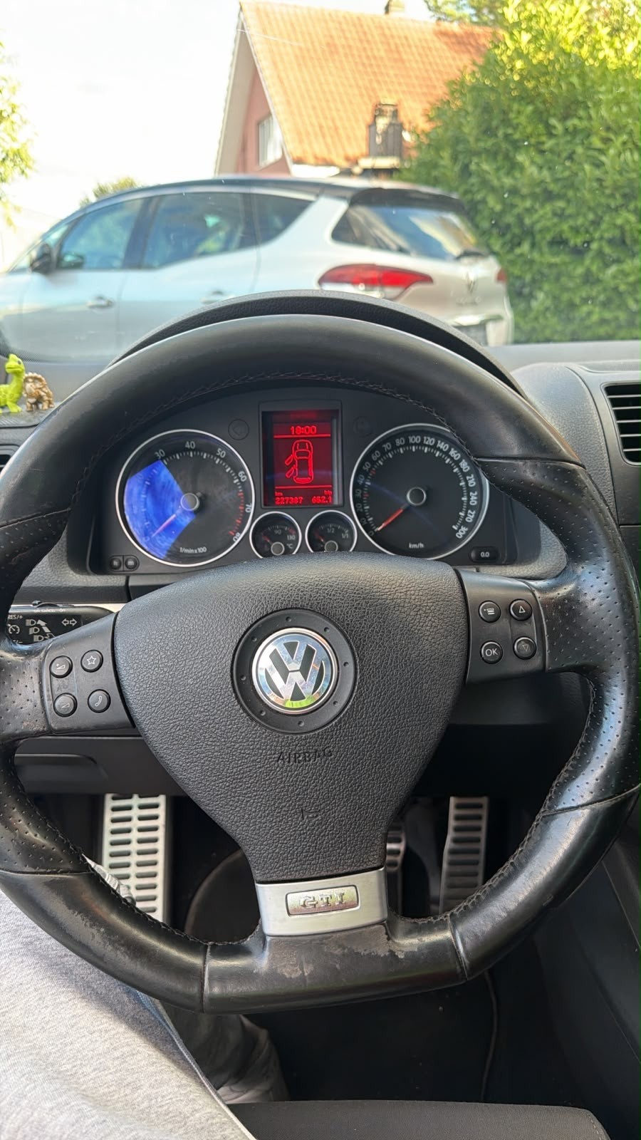 VW Golf 2.0 TFSI GTI-image-7