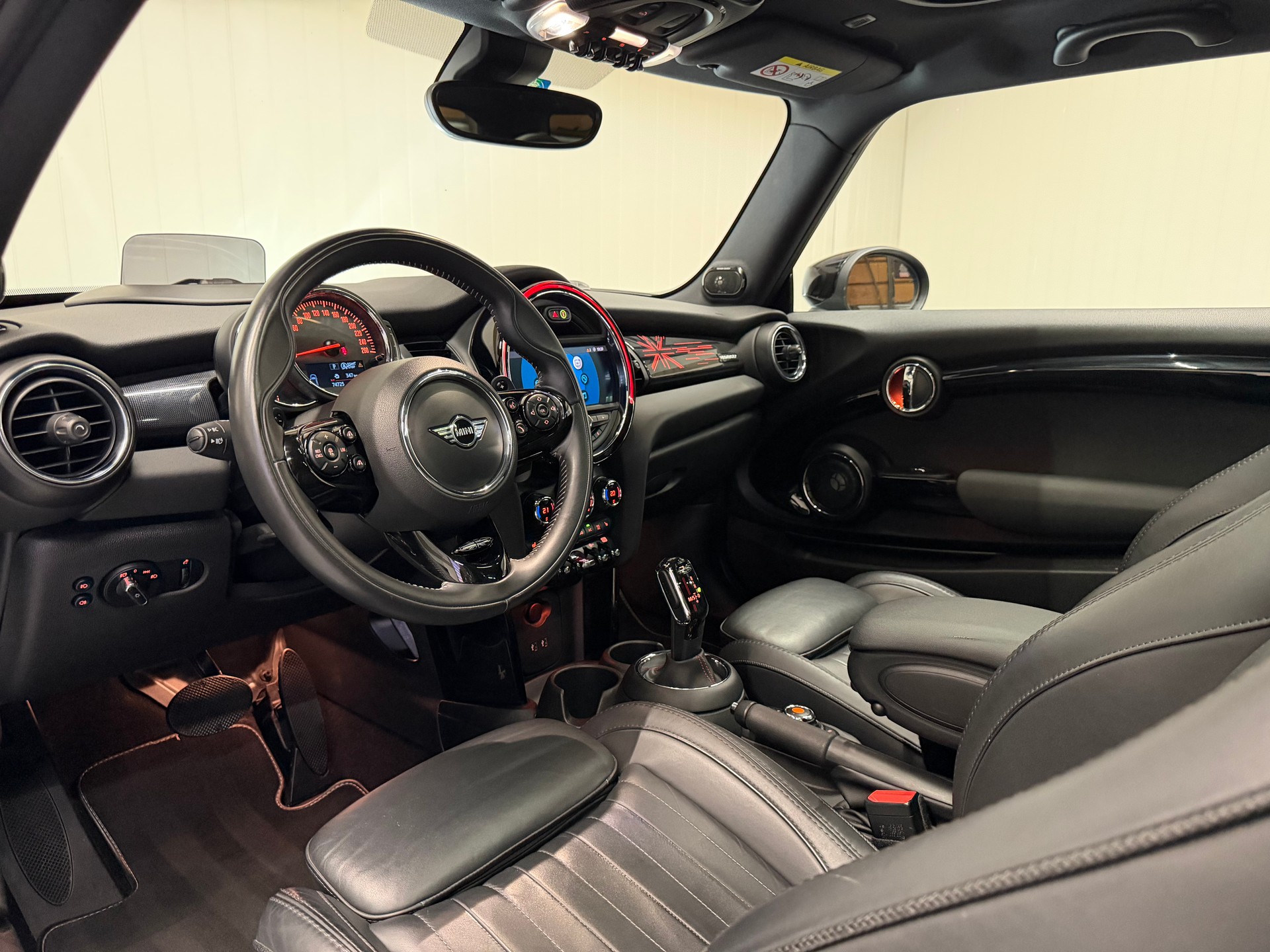 MINI Cooper S Steptronic DKG frisch ab Service & MFK-image-15