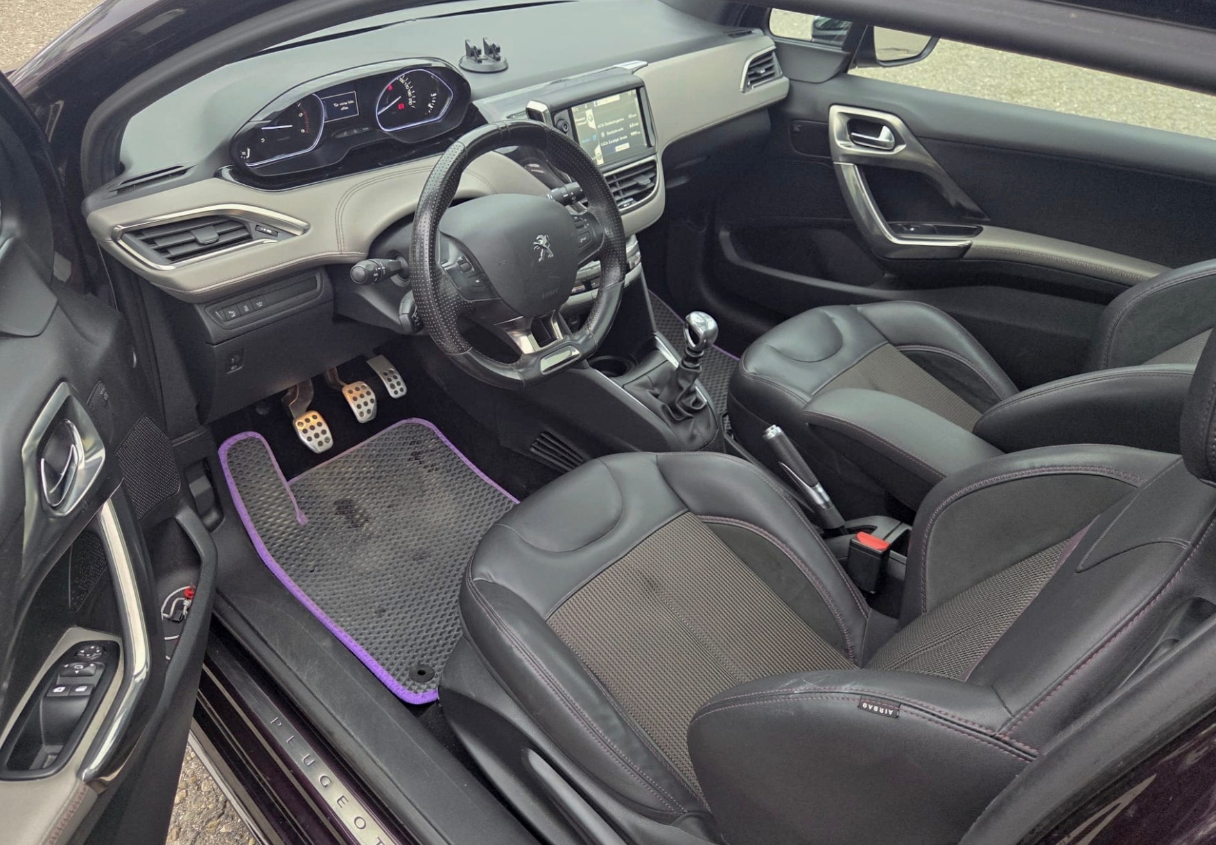 PEUGEOT 208 1.6 e-HDI XY-image-10