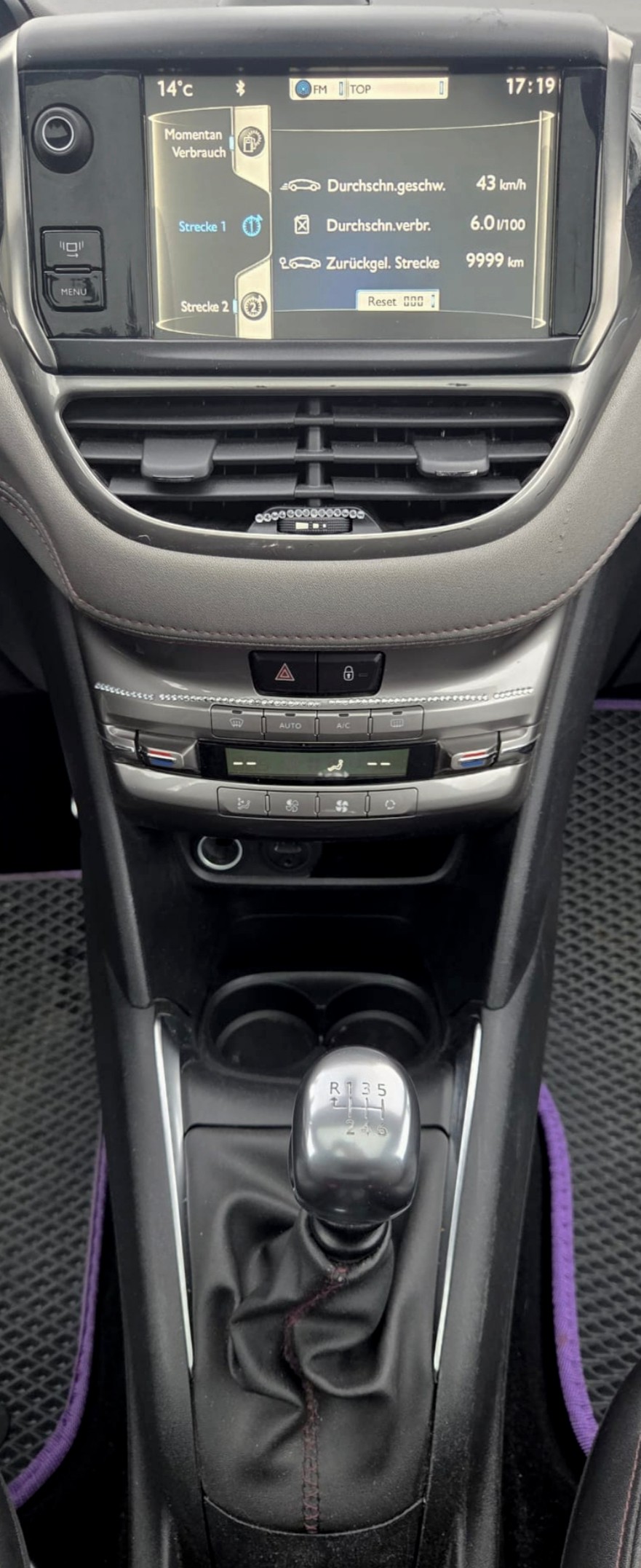 PEUGEOT 208 1.6 e-HDI XY-image-9