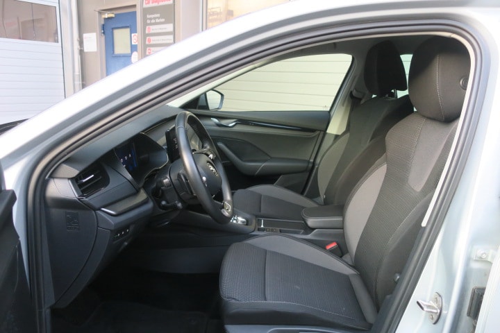 SKODA Octavia Combi 2.0 TDI DSG Ambition 4x4-image-6