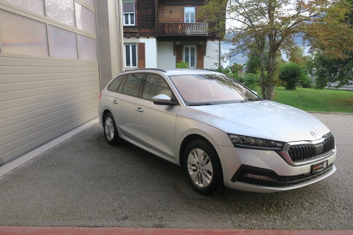 SKODA Octavia Combi 2.0 TDI DSG Ambition 4x4-image-2