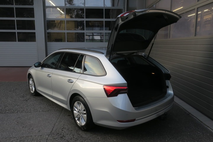 SKODA Octavia Combi 2.0 TDI DSG Ambition 4x4-image-5