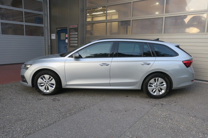 SKODA Octavia Combi 2.0 TDI DSG Ambition 4x4-image-3
