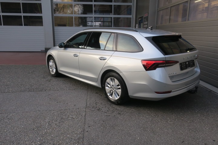 SKODA Octavia Combi 2.0 TDI DSG Ambition 4x4-image-4