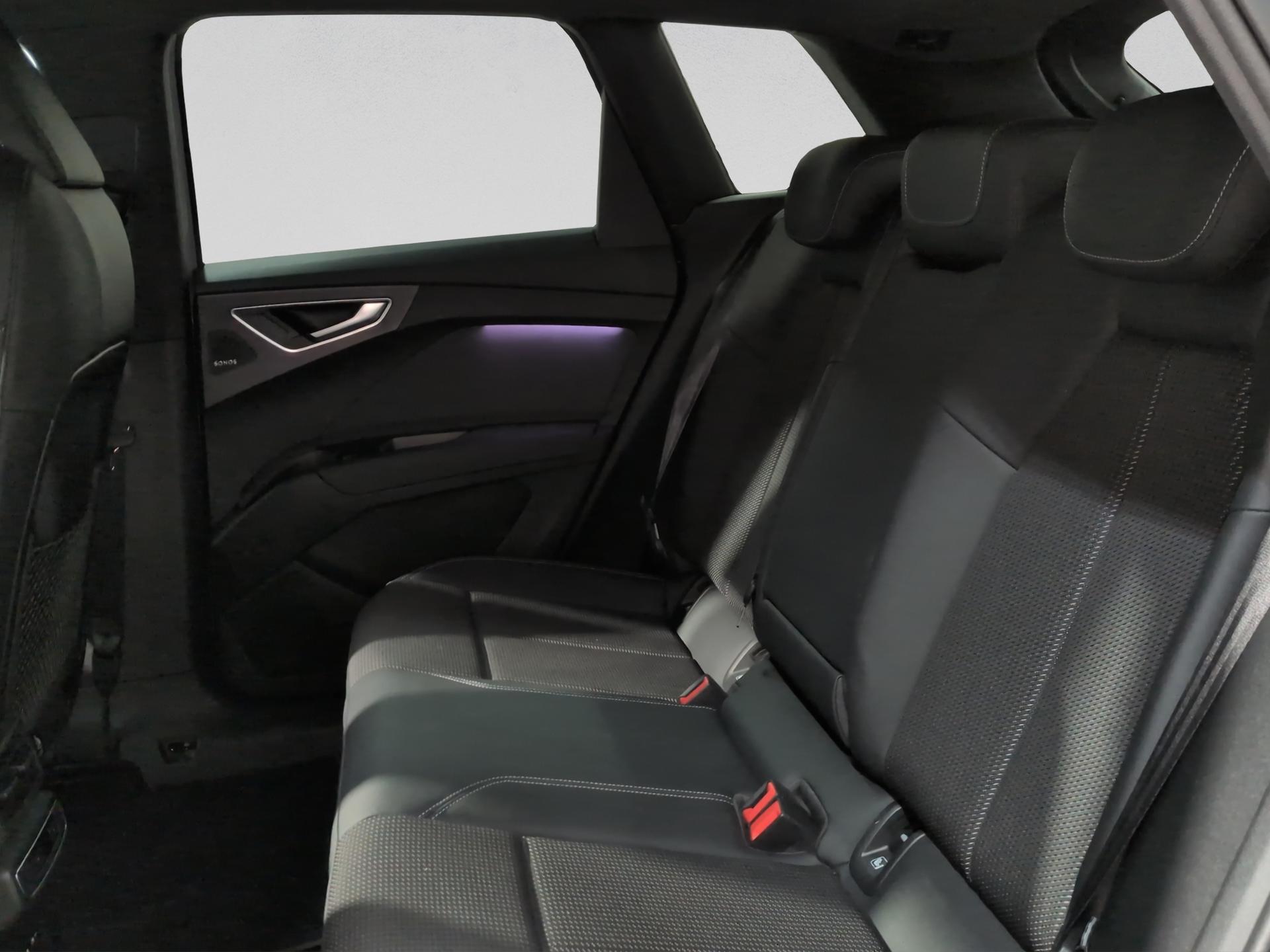AUDI Q4 e-tron 45 quattro-image-14