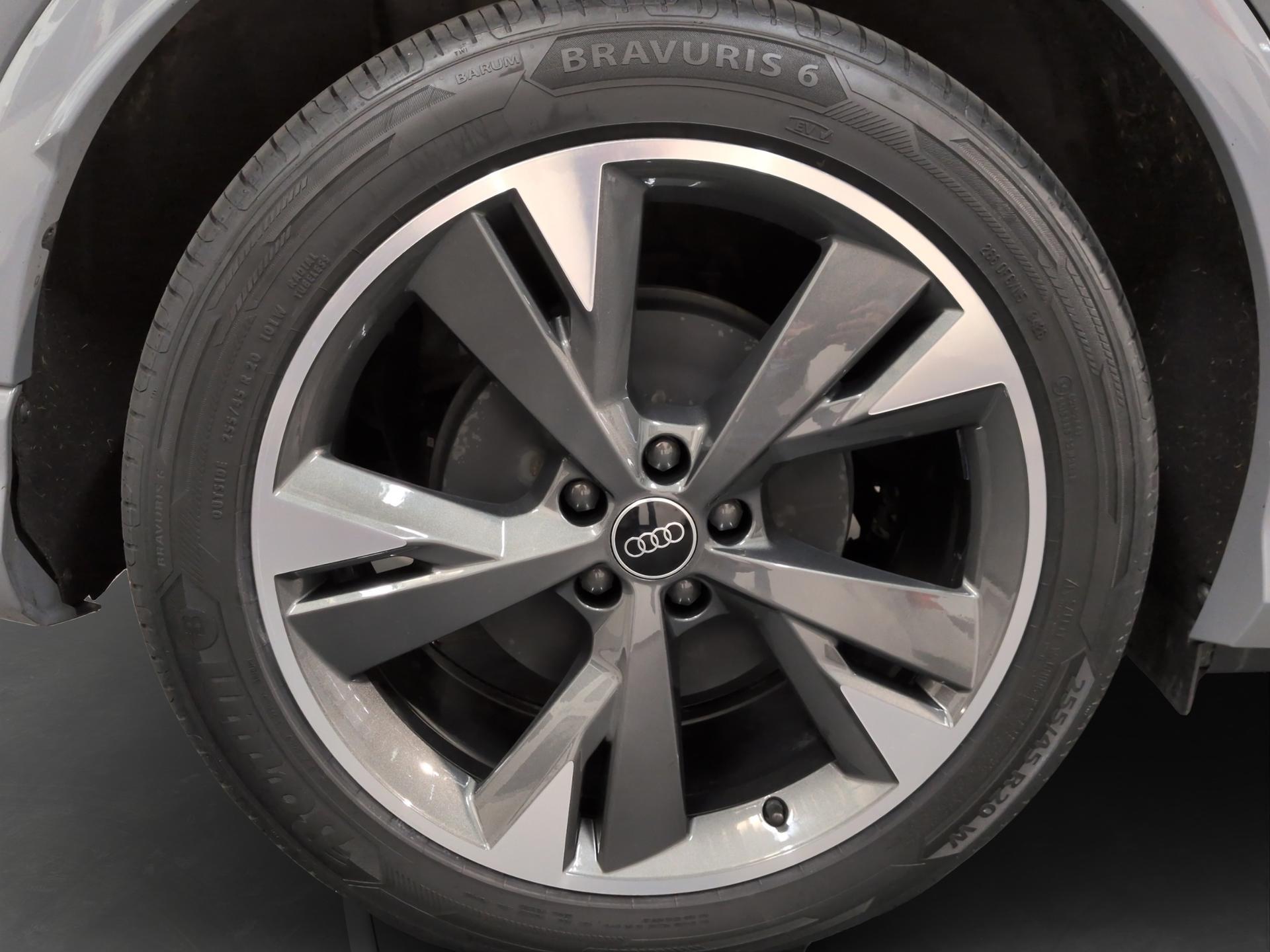 AUDI Q4 e-tron 45 quattro-image-24
