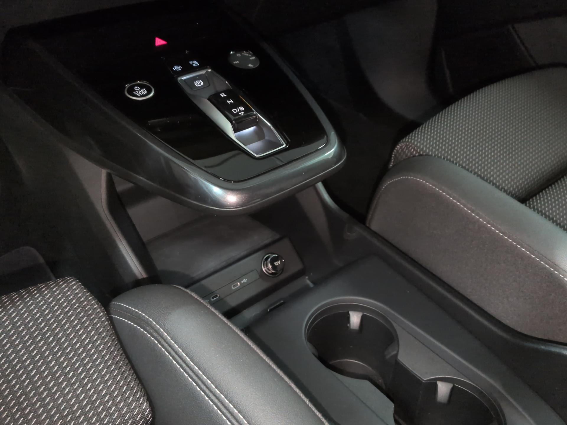 AUDI Q4 e-tron 45 quattro-image-11