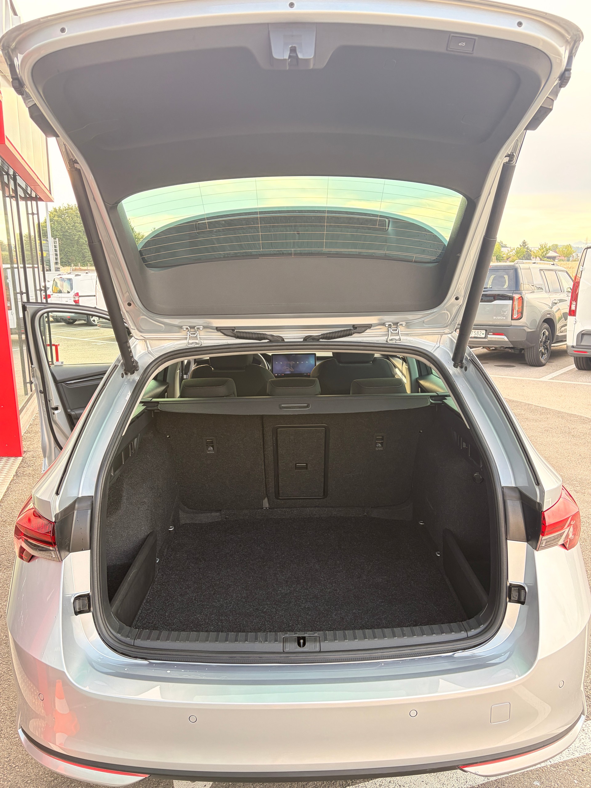 SKODA Octavia Combi 1.5 TSI mHEV DSG Selection-image-8