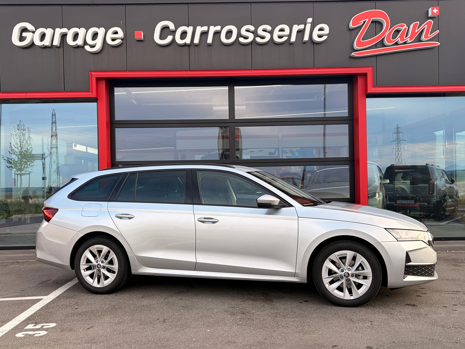 SKODA Octavia Combi 1.5 TSI mHEV DSG Selection-image-0