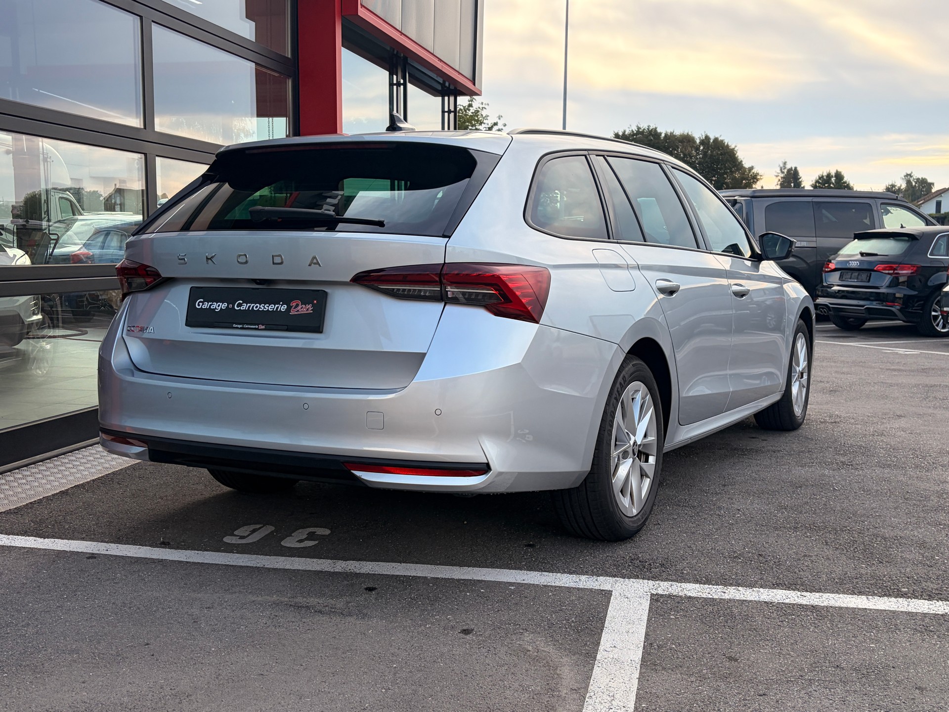SKODA Octavia Combi 1.5 TSI mHEV DSG Selection-image-3