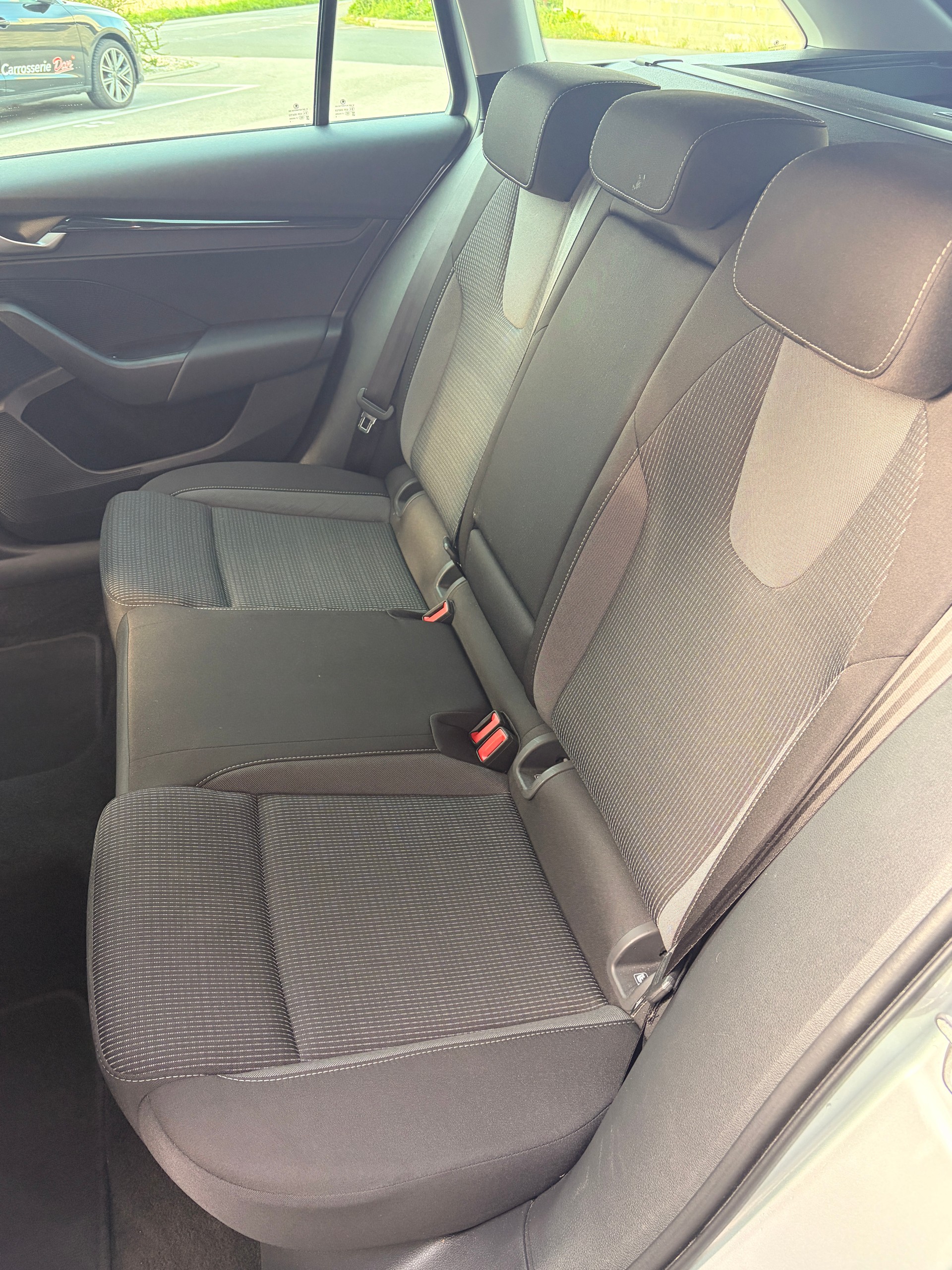 SKODA Octavia Combi 1.5 TSI mHEV DSG Selection-image-7