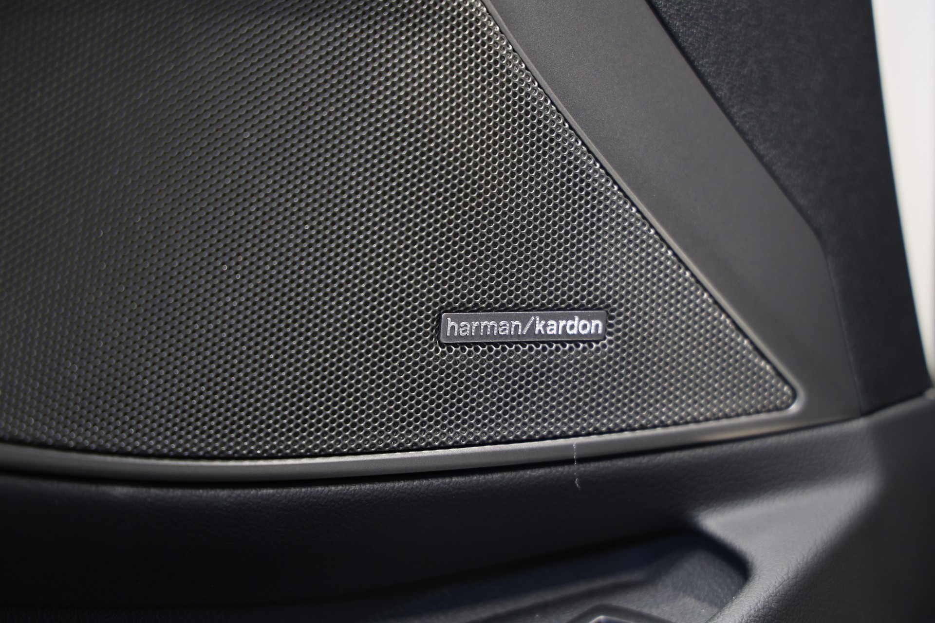 BMW M3 Competition M xDrive LCI *Carbon Interieur*BMW Werksgarantie bis 02.2029*-image-22