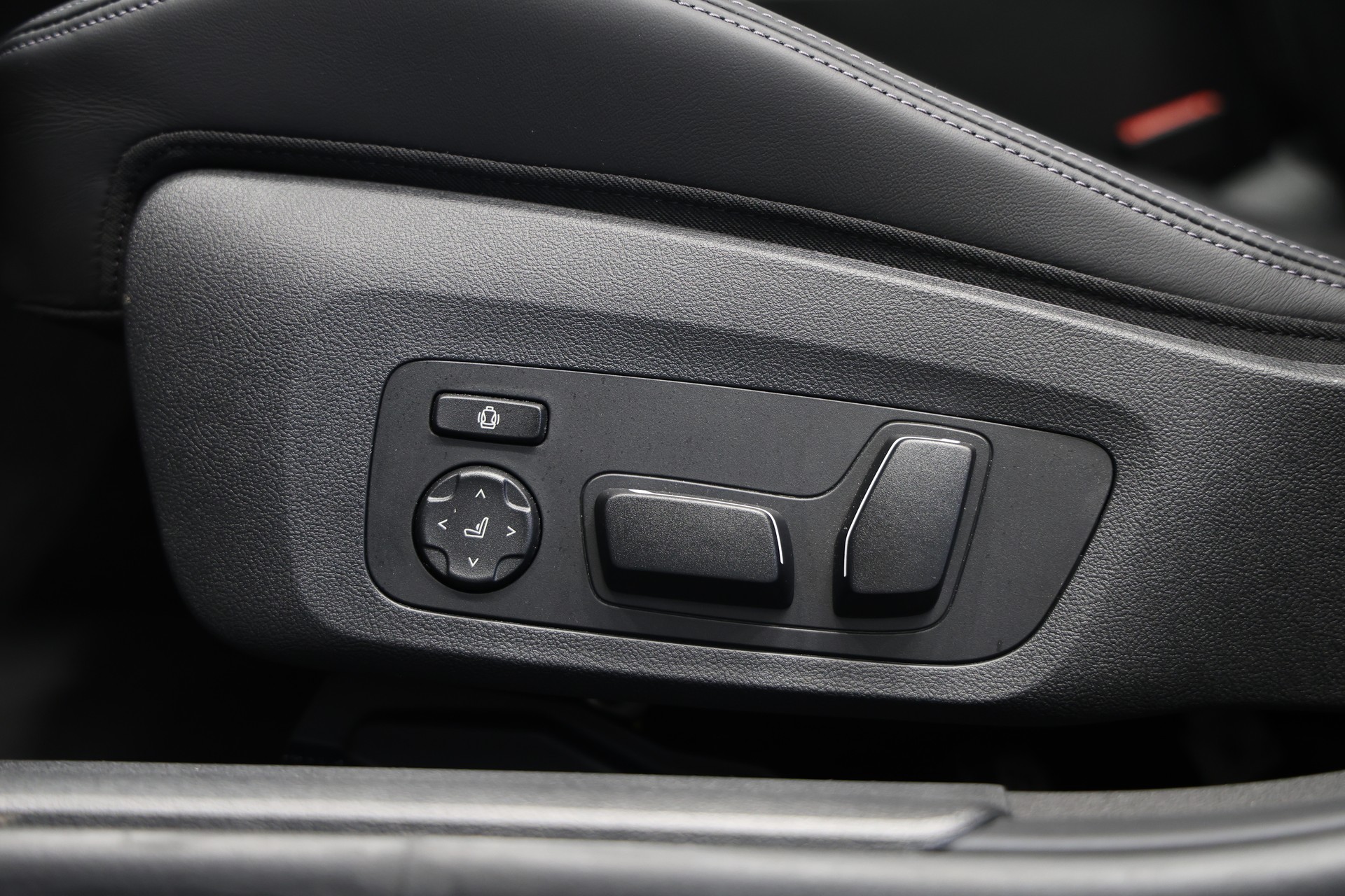 BMW M3 Competition M xDrive LCI *Carbon Interieur*BMW Werksgarantie bis 02.2029*-image-24