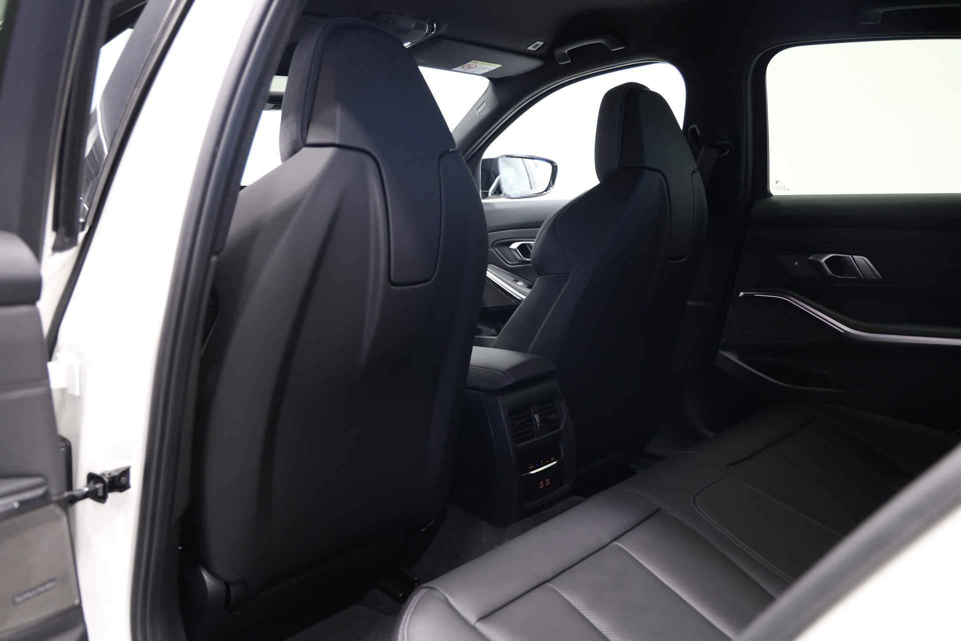 BMW M3 Competition M xDrive LCI *Carbon Interieur*BMW Werksgarantie bis 02.2029*-image-21