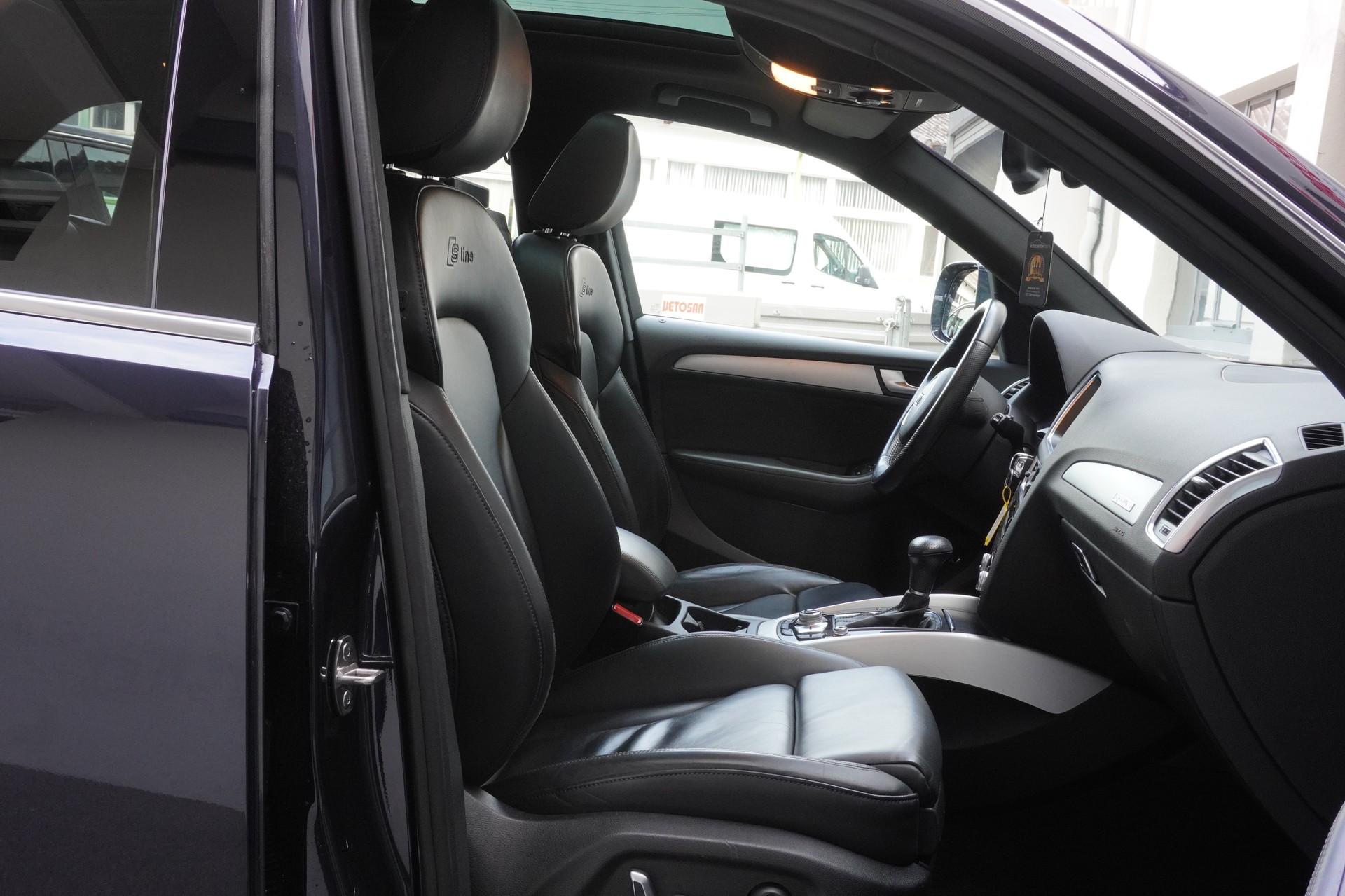 AUDI Q5 2.0 TFSI quattro tiptronic-image-13