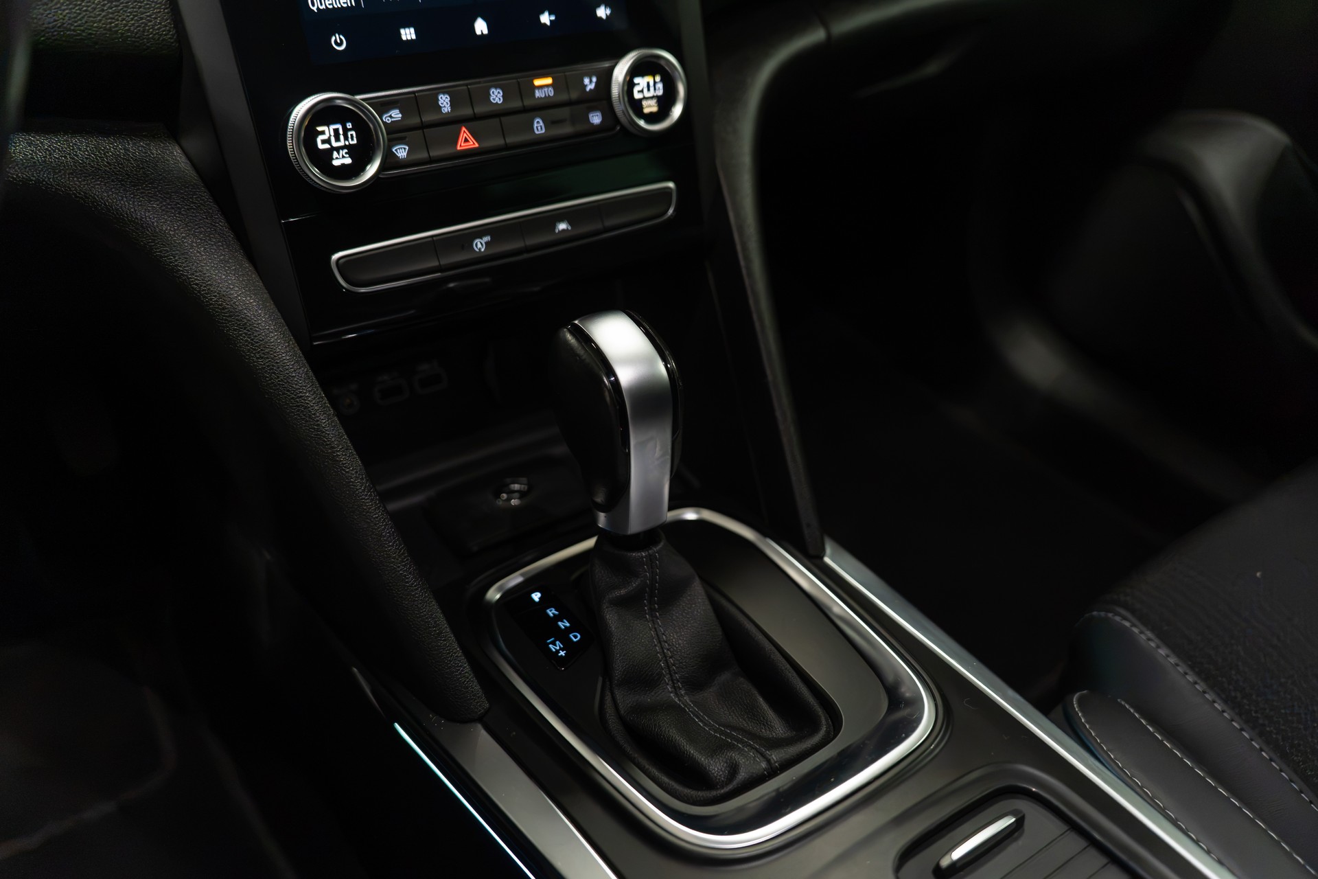RENAULT Mégane Grandtour 1.5 dCi Intens EDC-image-10