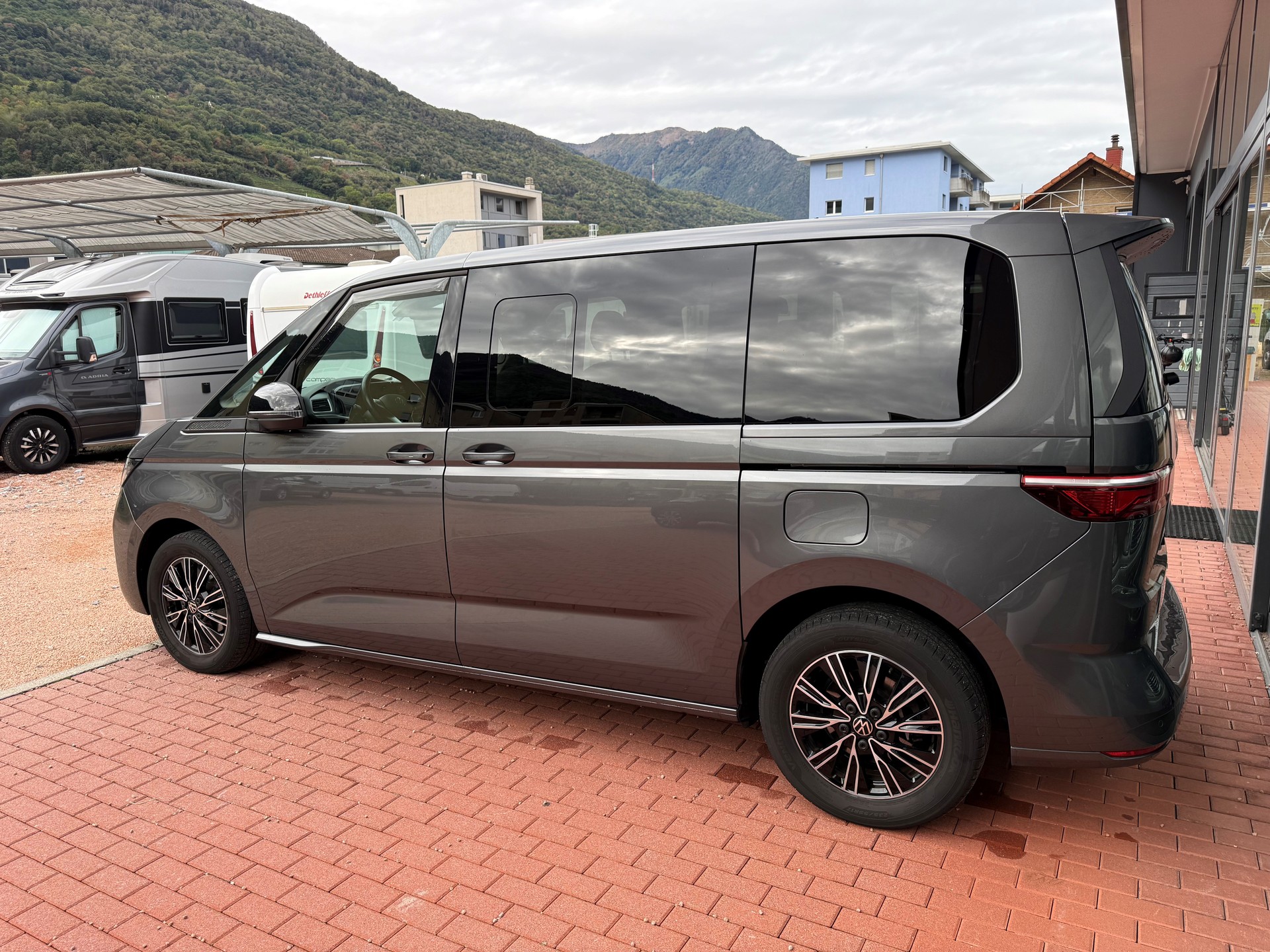 VW Multivan 2.0 TDI Liberty DSG-image-2