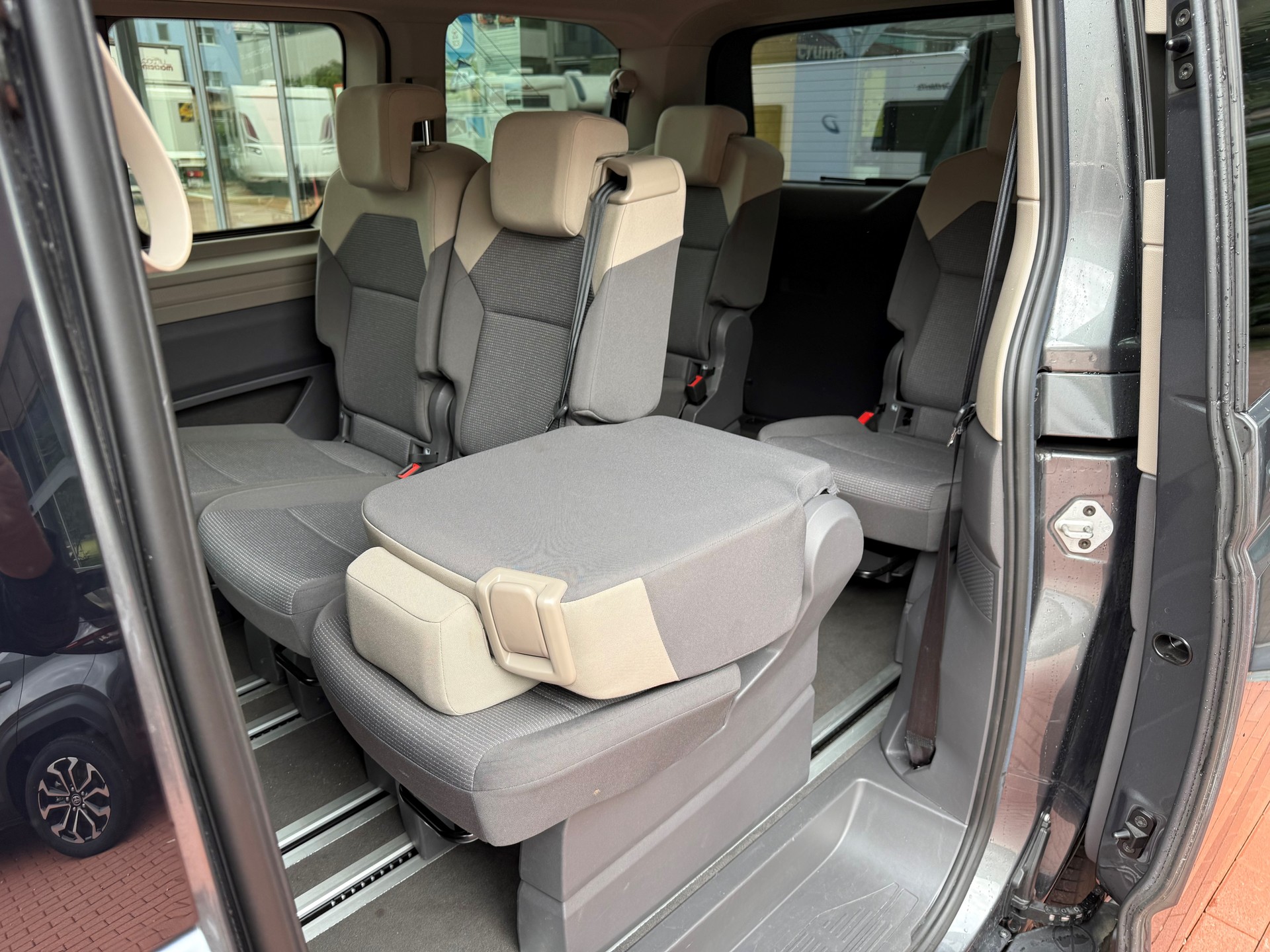 VW Multivan 2.0 TDI Liberty DSG-image-4