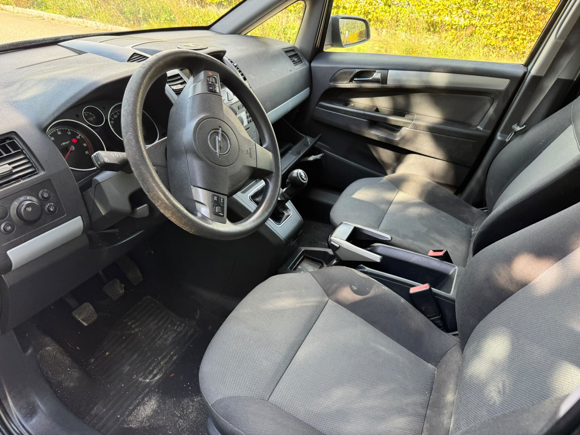 OPEL Zafira 1.6i 16V TP (Essentia)-image-4