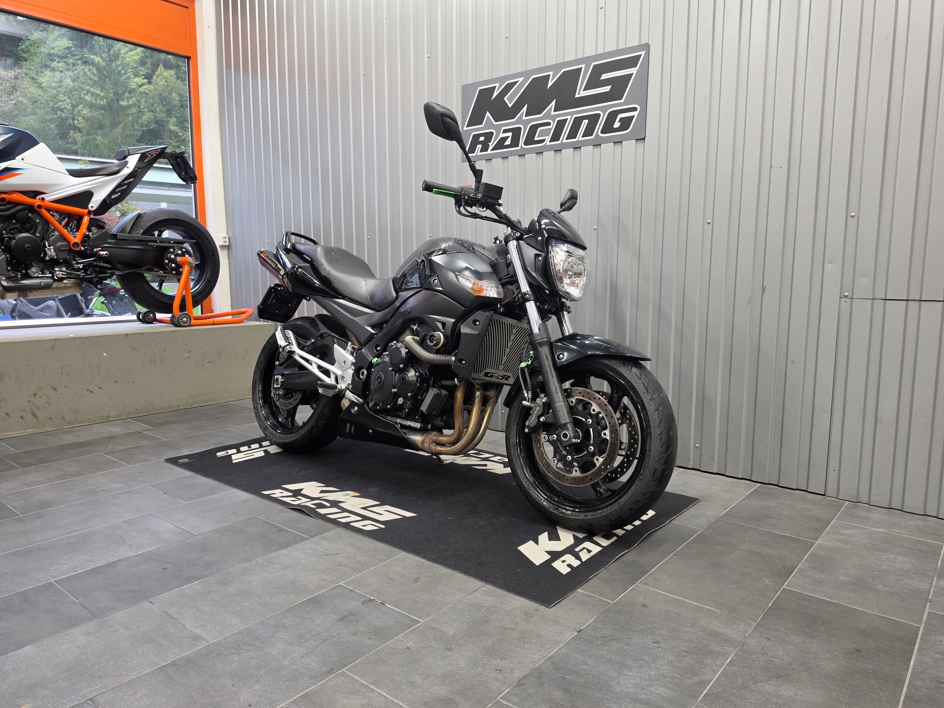 SUZUKI GSR 600 ABS K8-showroom-element-1