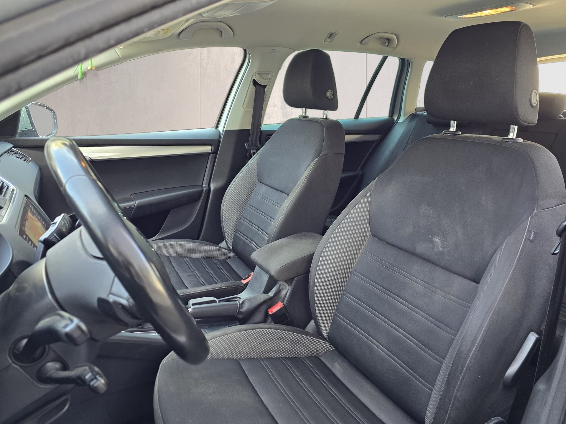 SKODA Octavia Combi 2.0 TDI Style 4x4 DSG-image-21