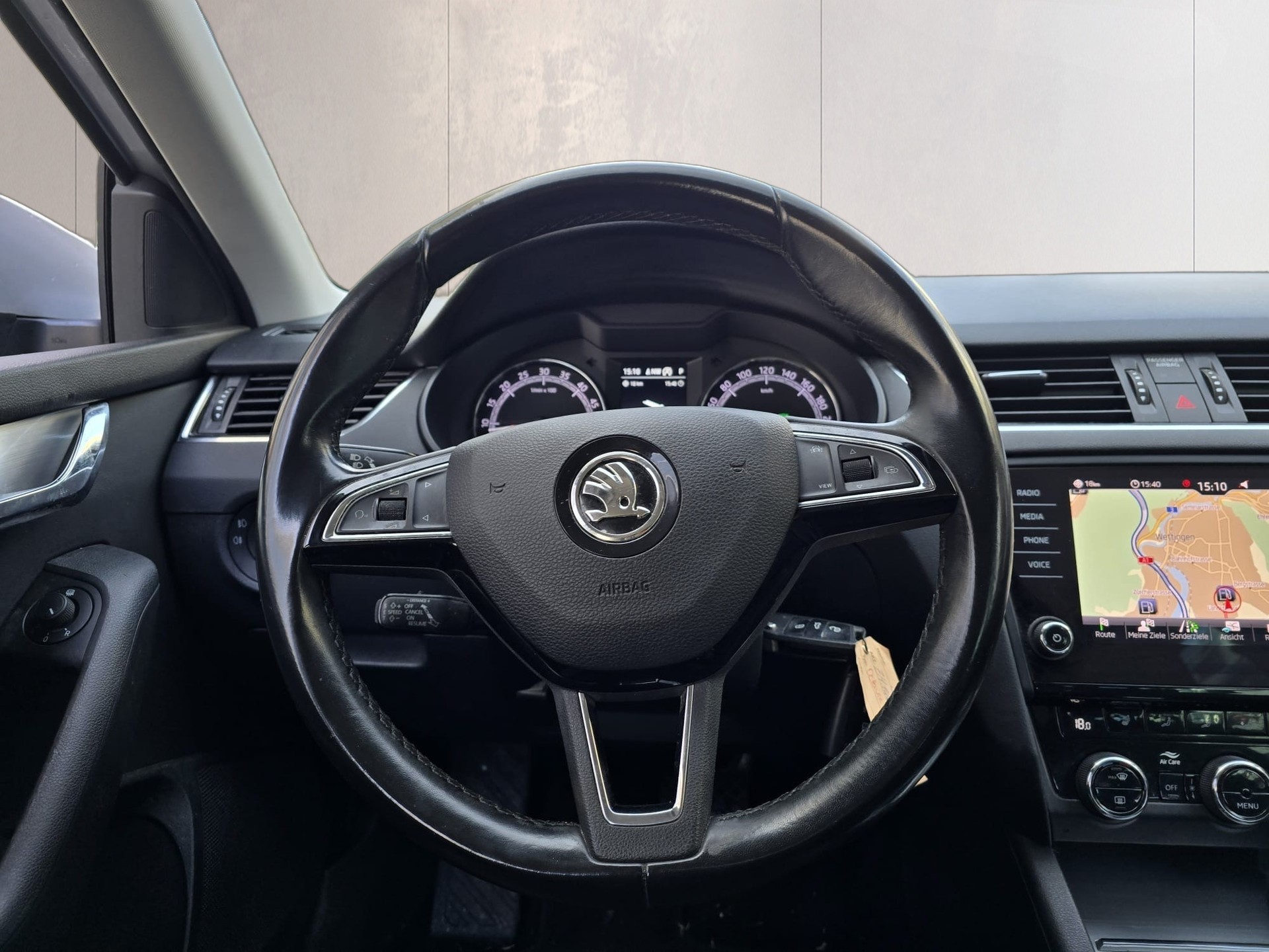 SKODA Octavia Combi 2.0 TDI Style 4x4 DSG-image-16