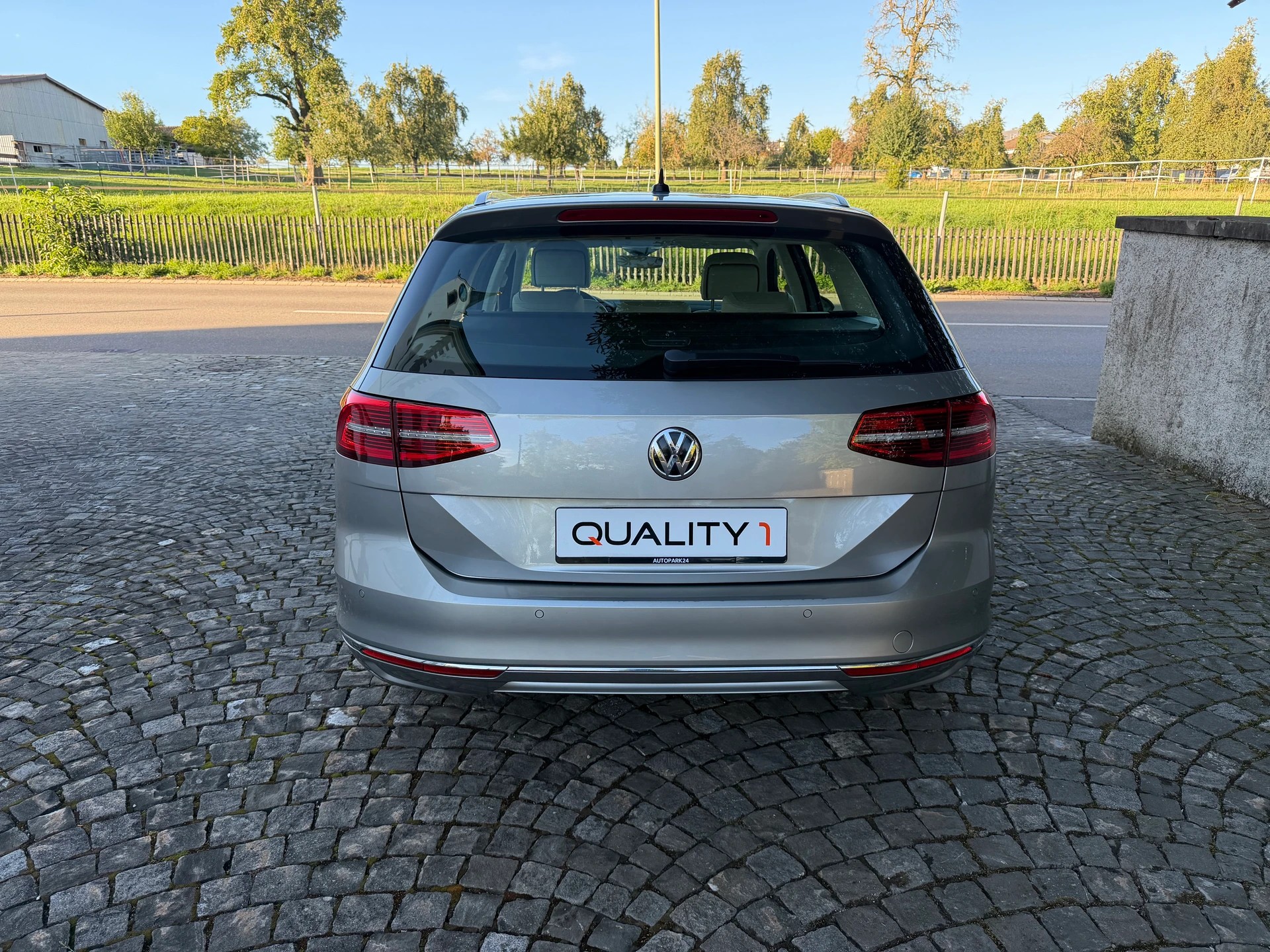 VW Passat Variant 1.4 TSI ACT BMT Highline DSG / Ab MFK / Service gepflegt/ 8 Fach / 36 Monate Garantie /Leder/LED/Apple Carplay-image-4