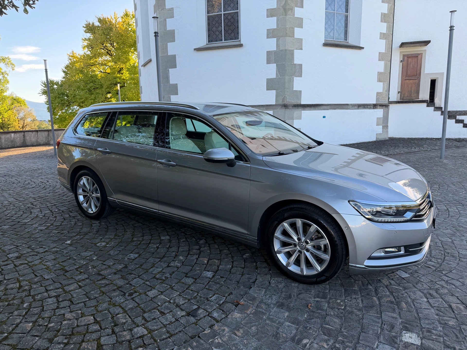 VW Passat Variant 1.4 TSI ACT BMT Highline DSG / Ab MFK / Service gepflegt/ 8 Fach / 36 Monate Garantie /Leder/LED/Apple Carplay-image-2