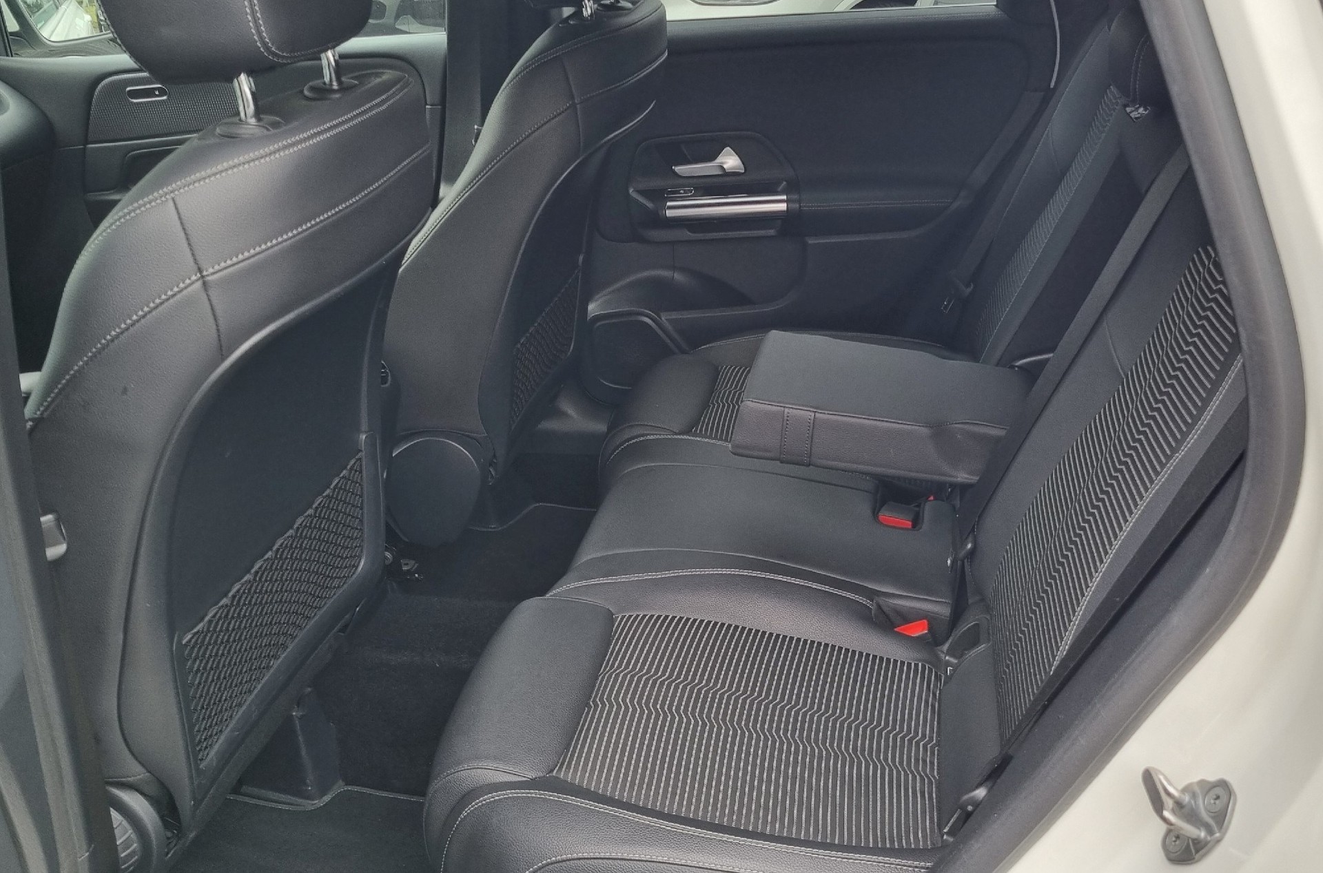 MERCEDES-BENZ B 200 d Progressive 8G-DCT-image-9