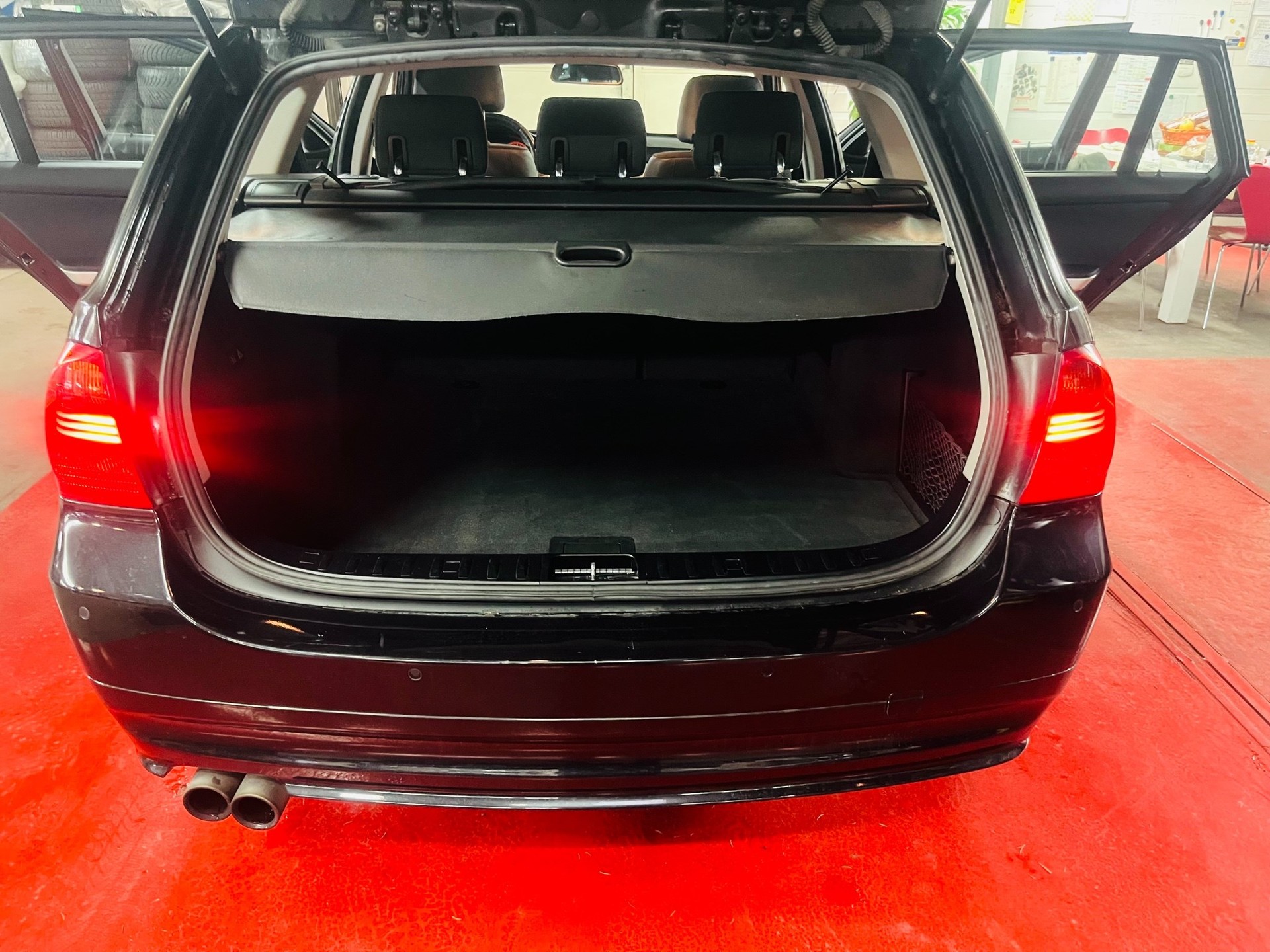 BMW 325i xDrive Touring more4you Steptronic-image-14