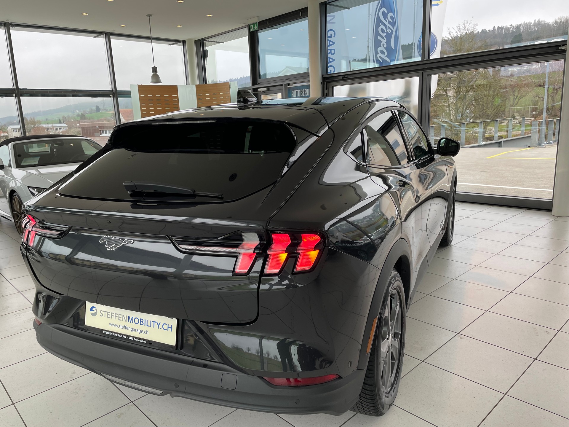 FORD Mustang MACH-E RWD 99 kWh-image-6