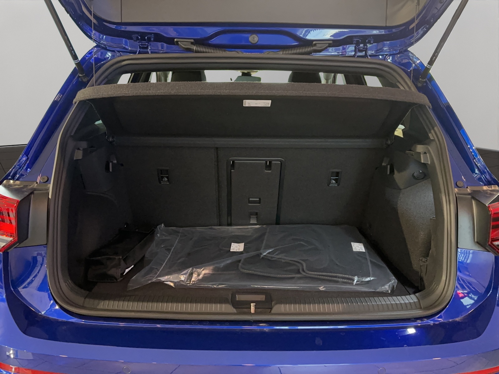 VW Golf 1.5 eTSI mHEV ACT R-Line DSG-image-10