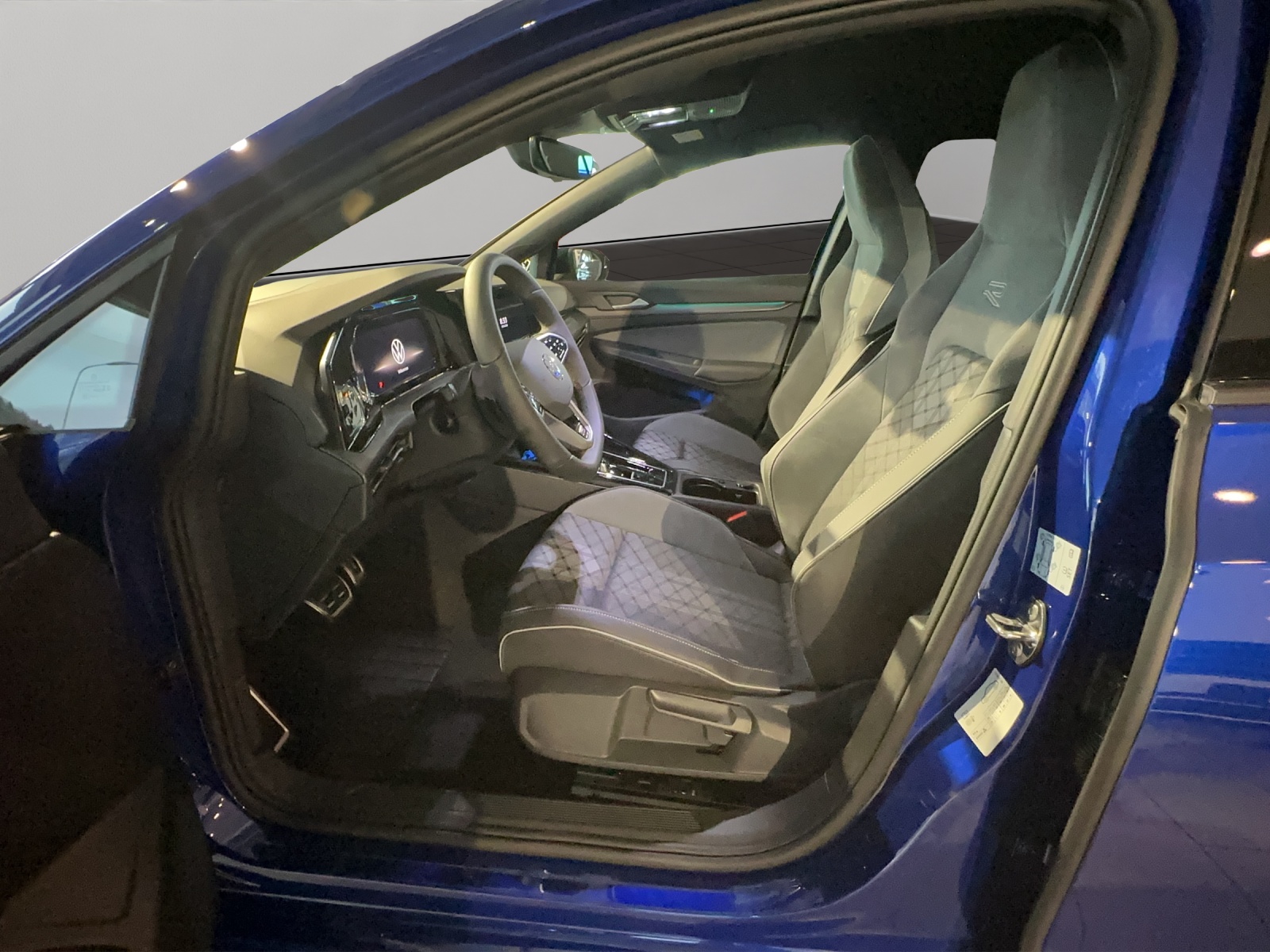 VW Golf 1.5 eTSI mHEV ACT R-Line DSG-image-6
