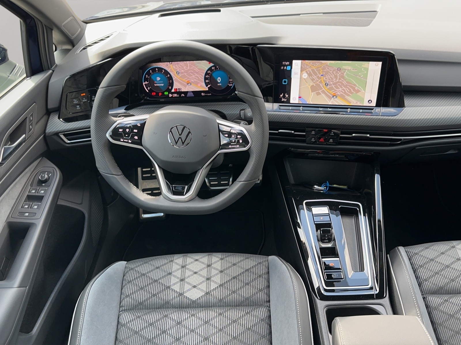 VW Golf 1.5 eTSI mHEV ACT R-Line DSG-image-7