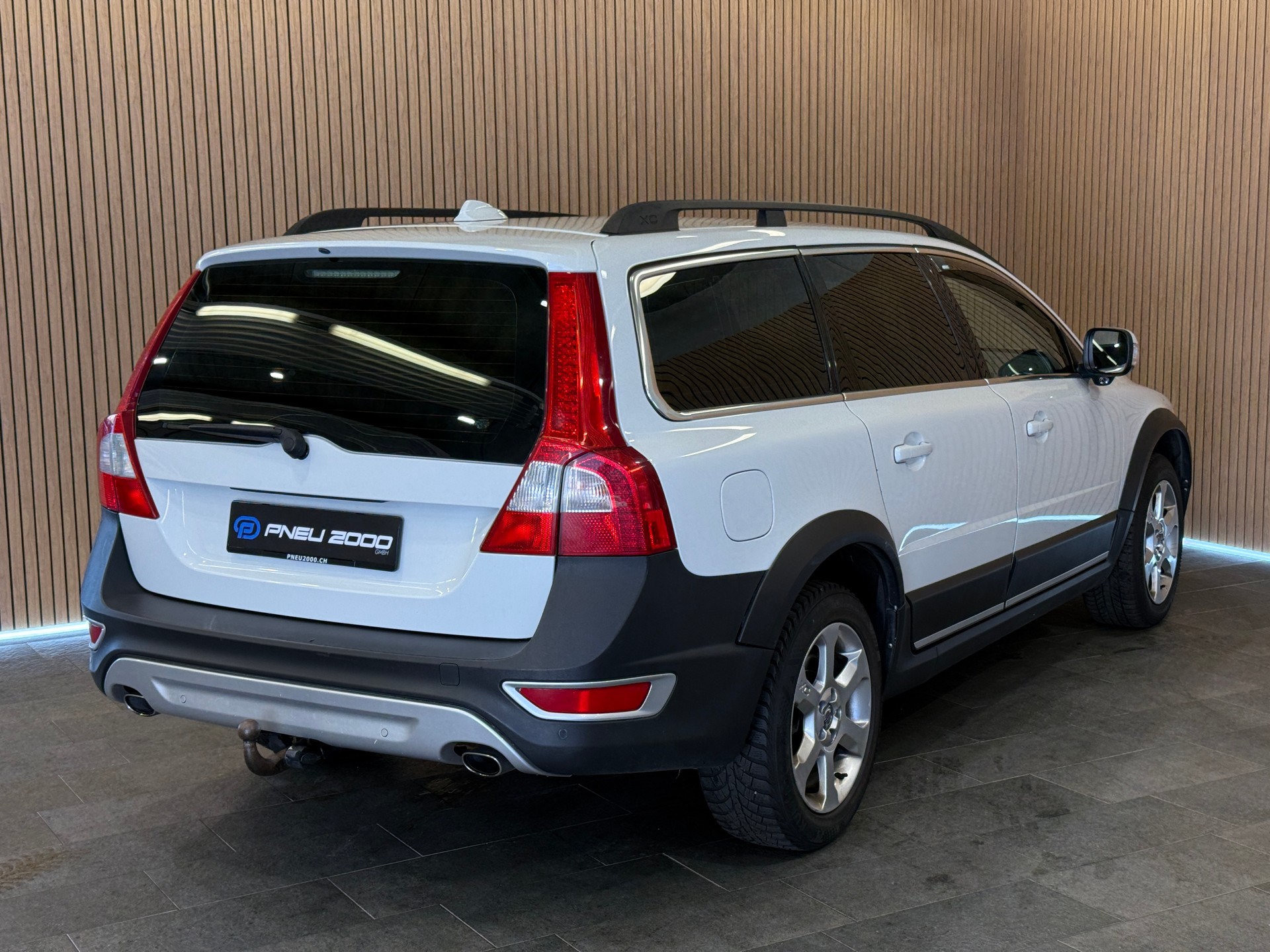 VOLVO XC70 D5 AWD Summum Geartronic-image-2