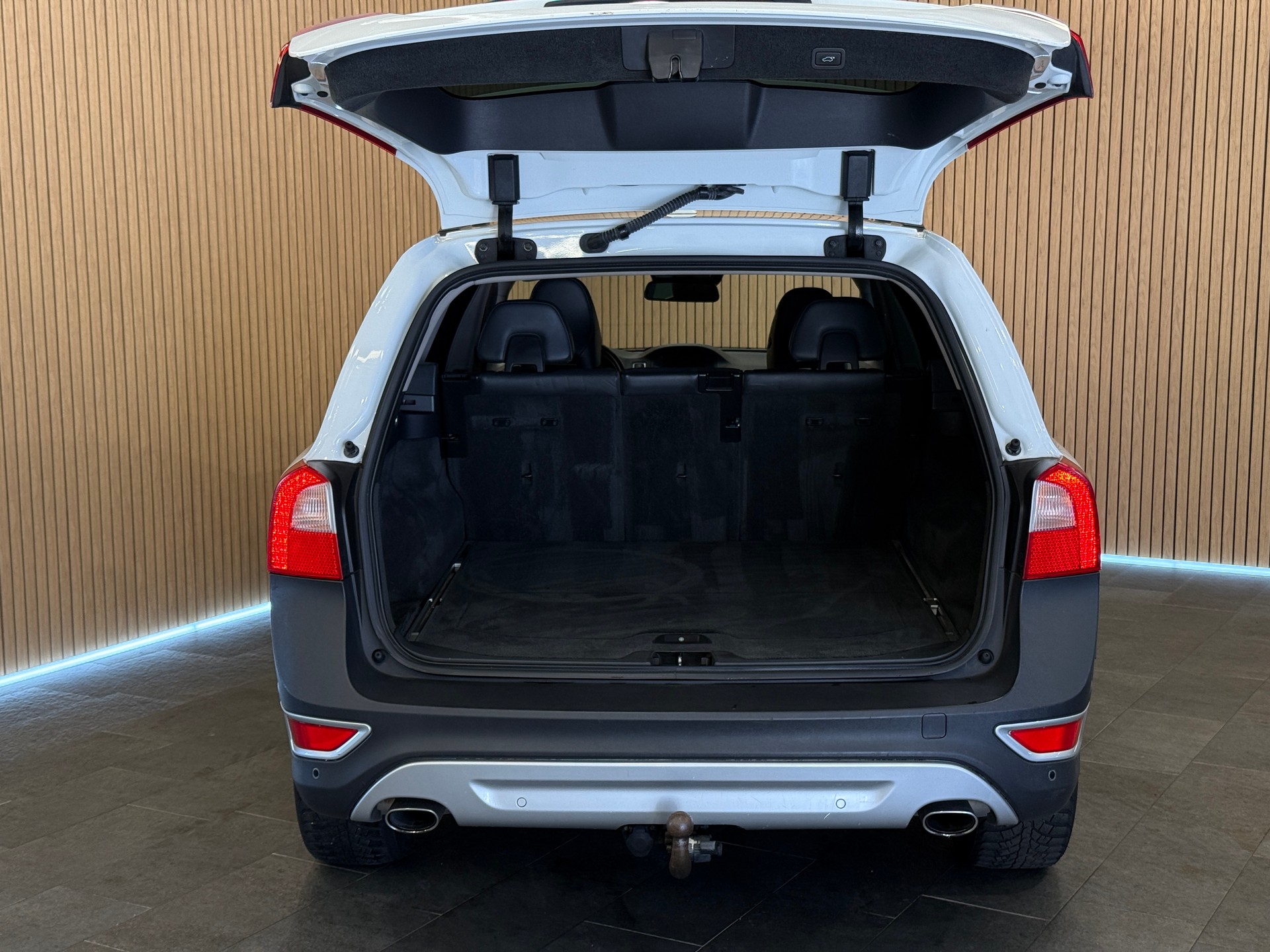 VOLVO XC70 D5 AWD Summum Geartronic-image-5