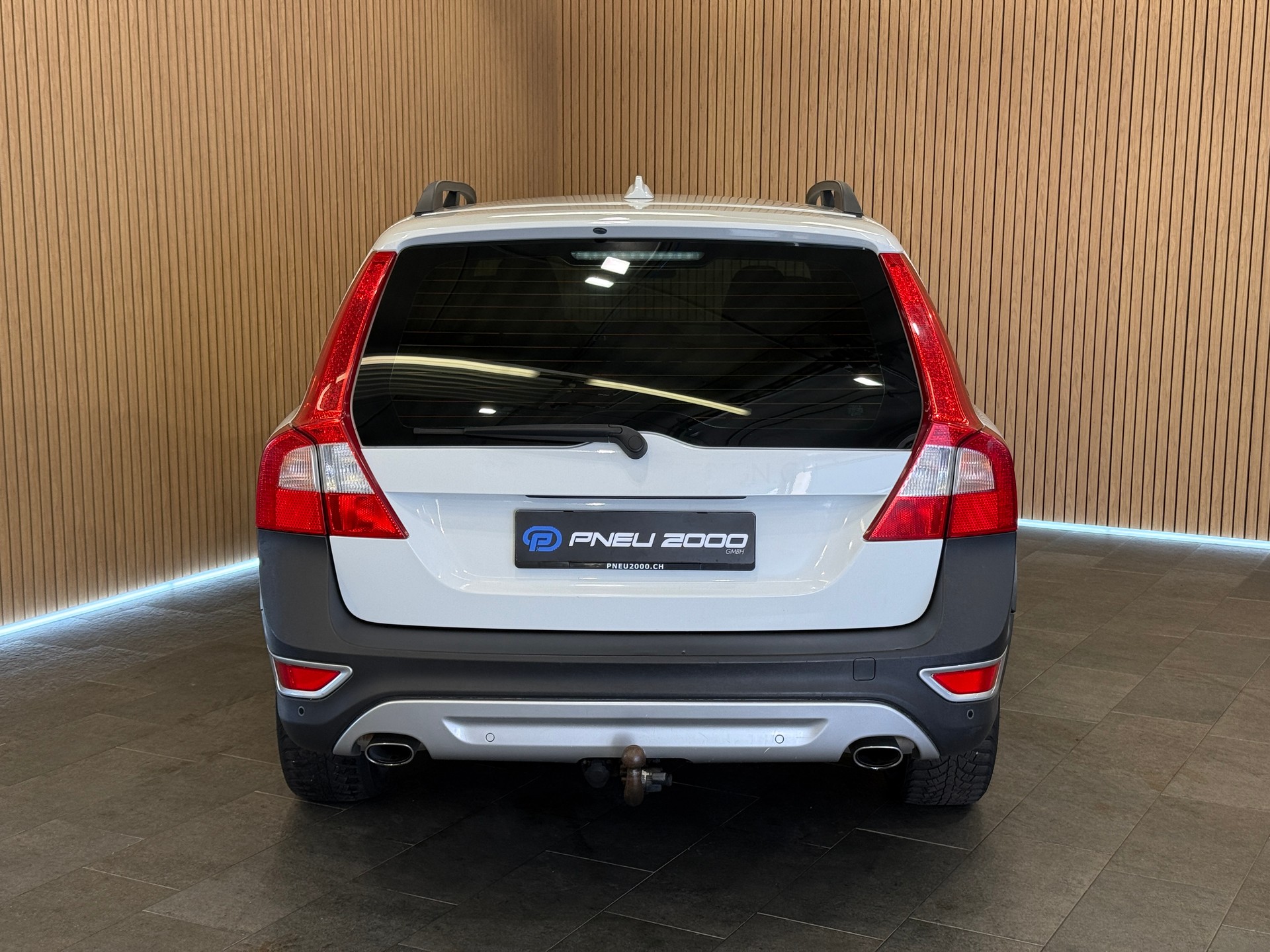 VOLVO XC70 D5 AWD Summum Geartronic-image-3
