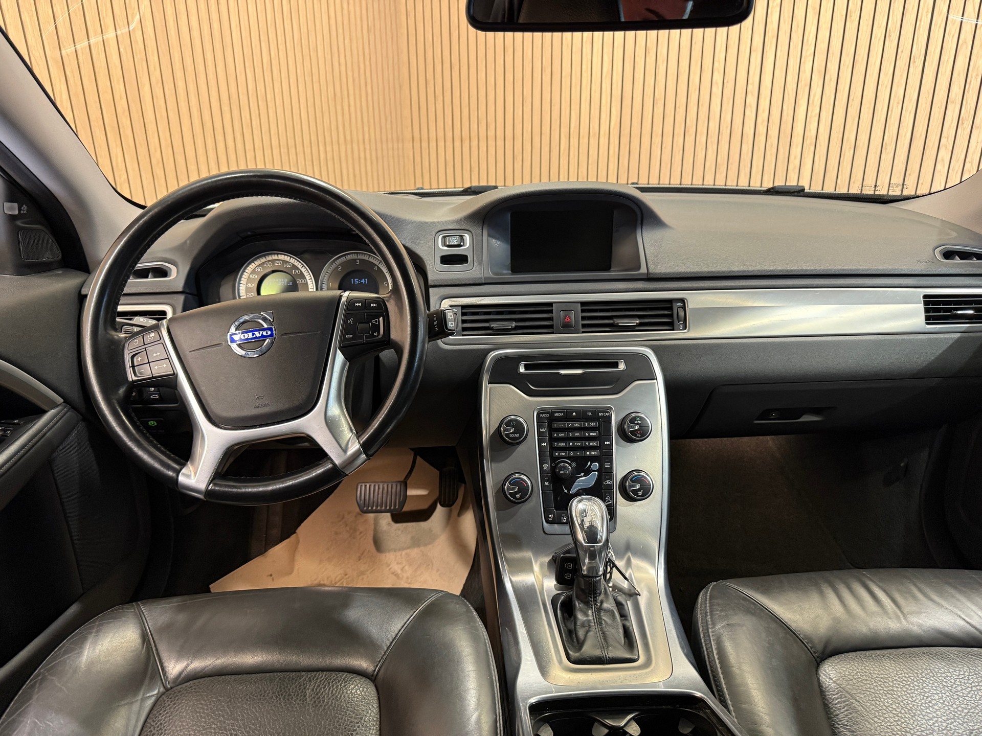 VOLVO XC70 D5 AWD Summum Geartronic-image-6